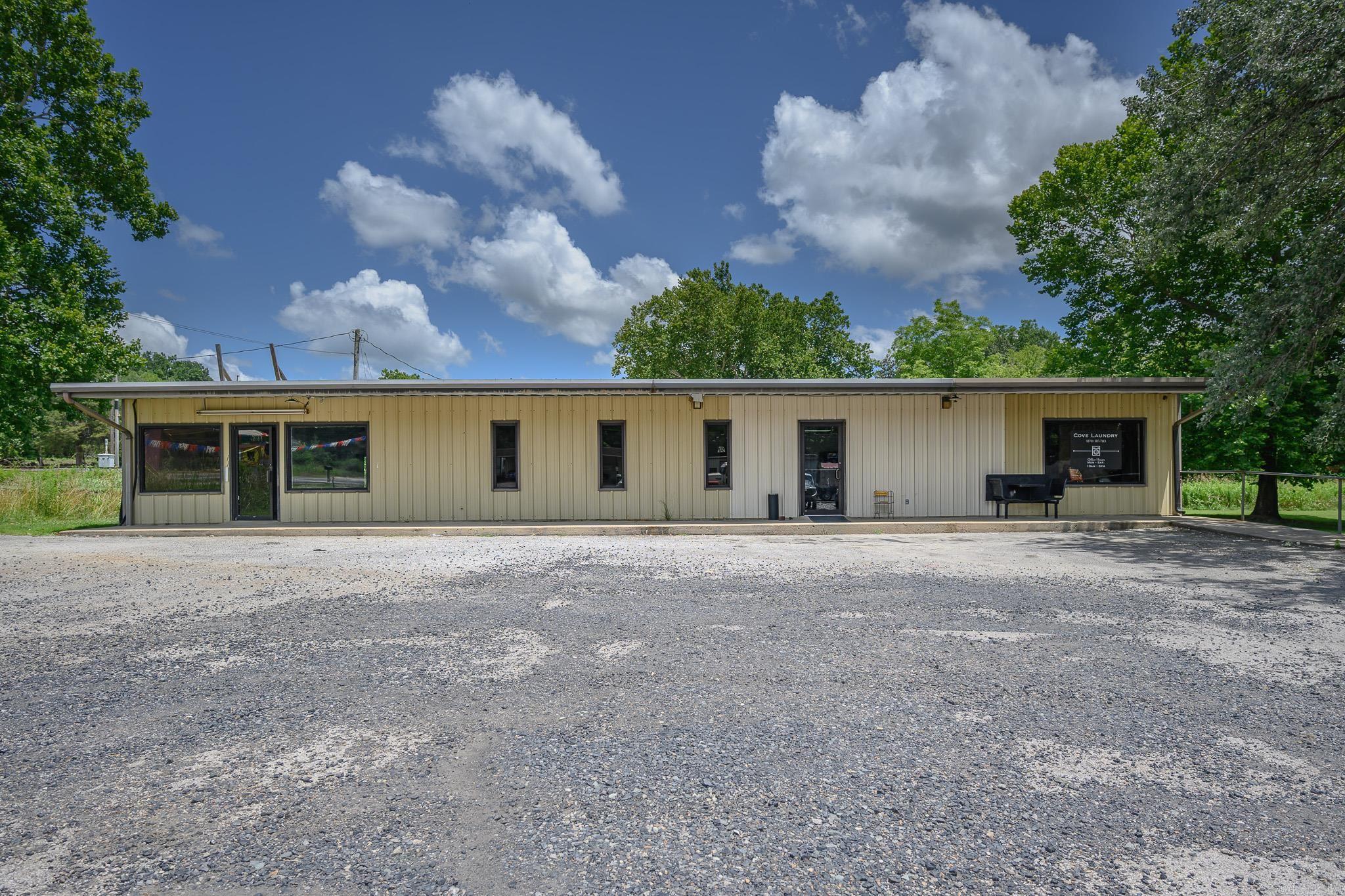 5569 Highway 71 South  Cove, AR