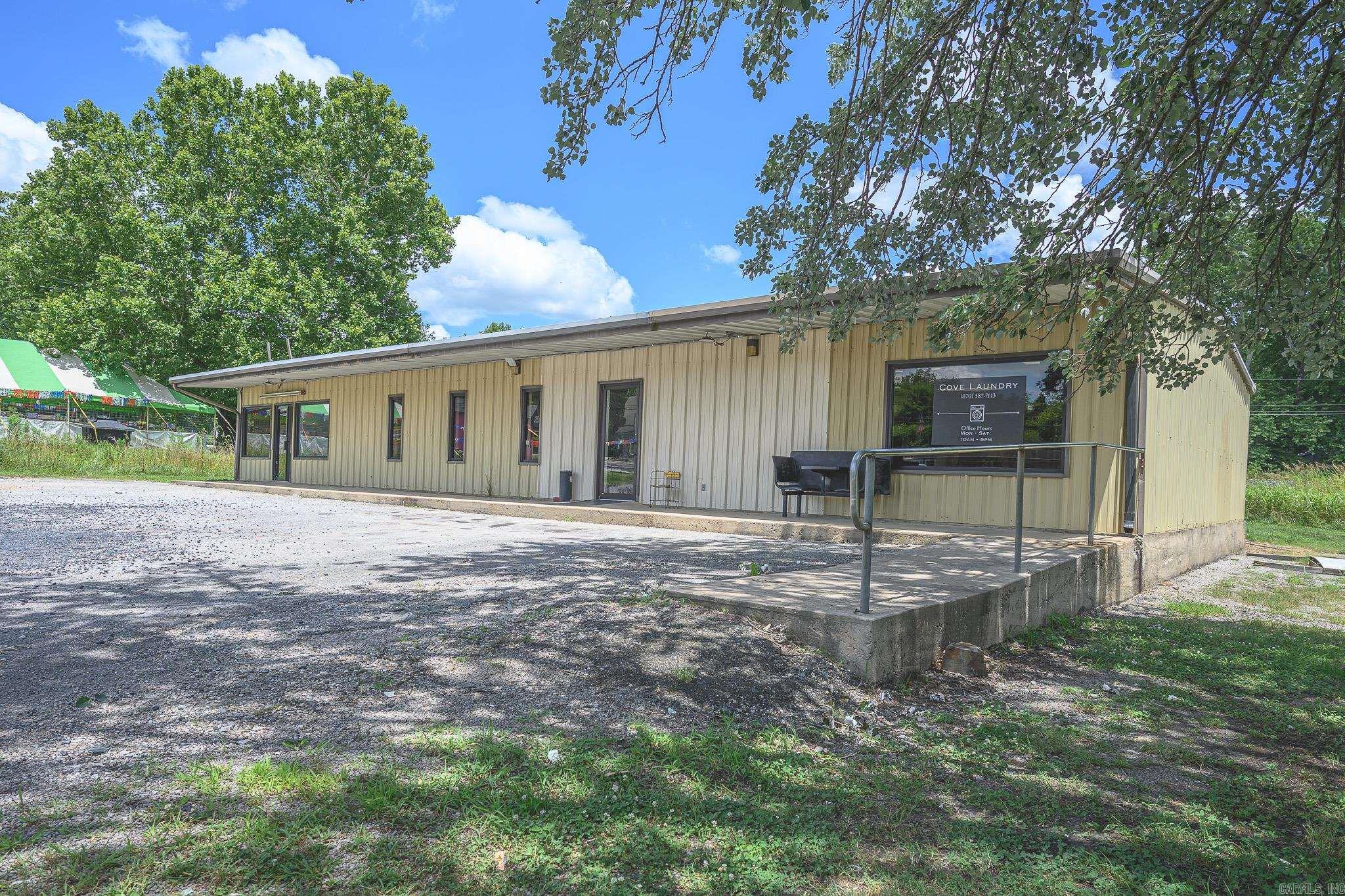 5569 Highway 71 South  Cove, AR