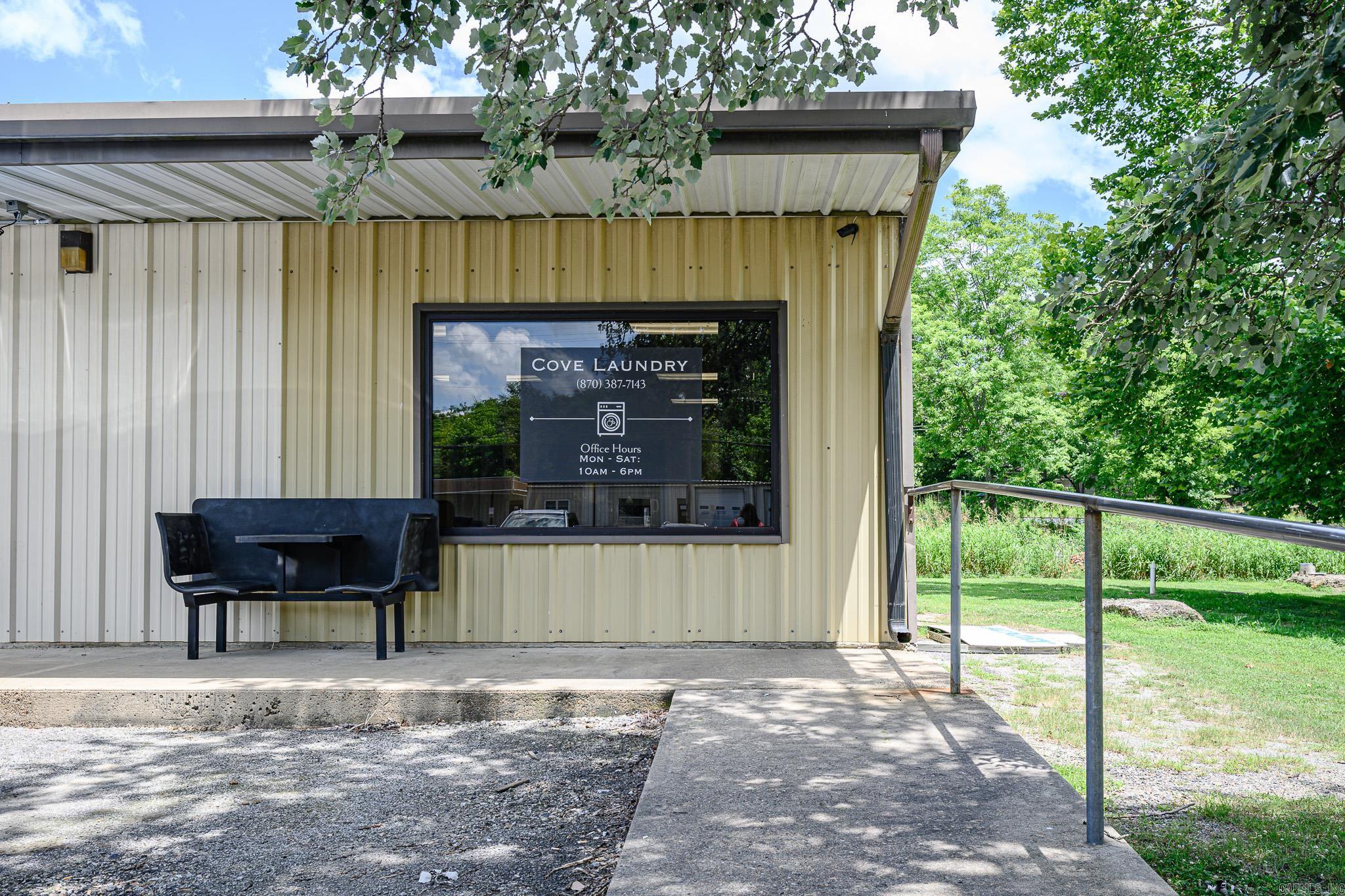 5569 Highway 71 South  Cove, AR