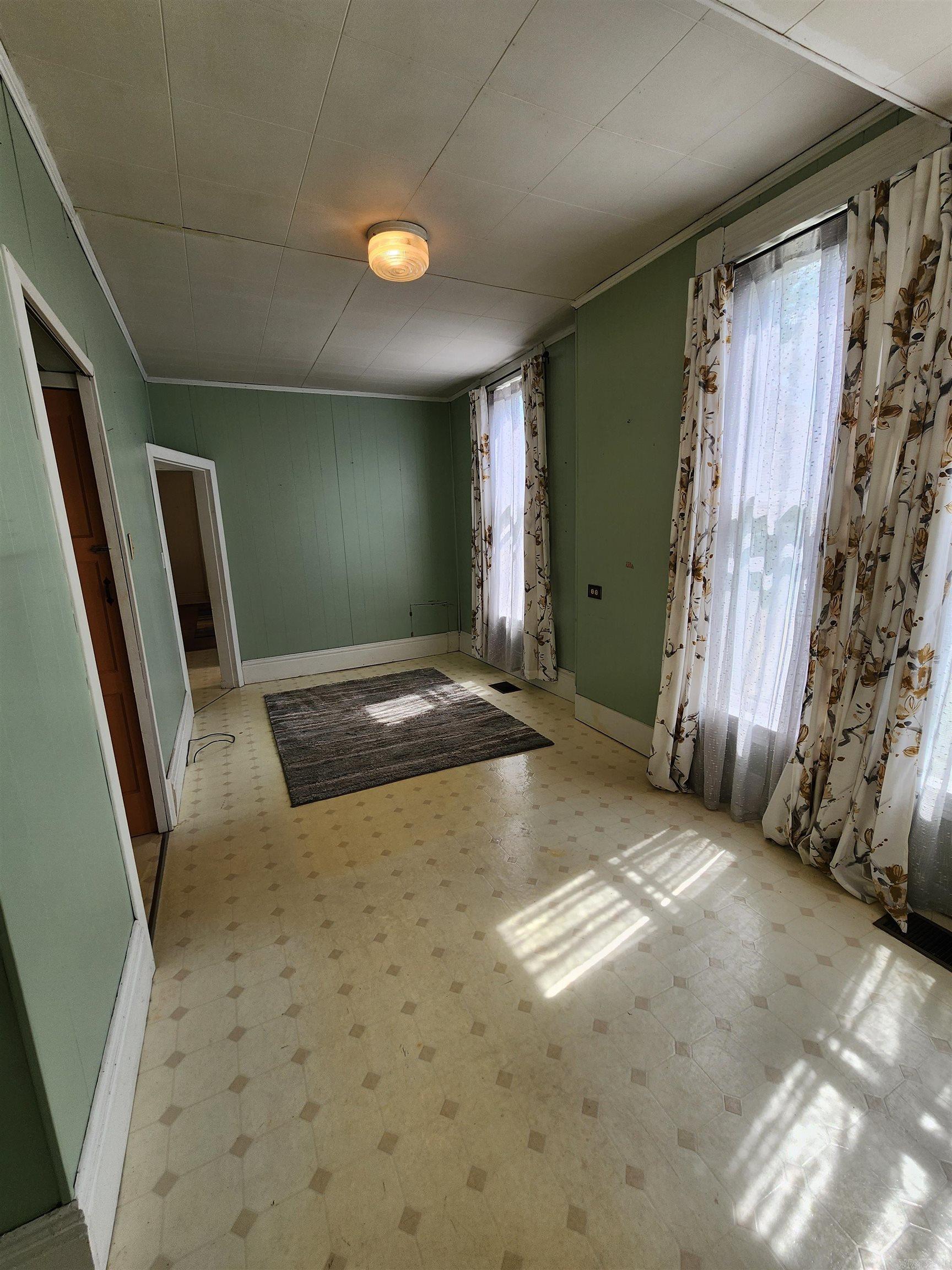 124 W Sullenberger Ave  Malvern, AR