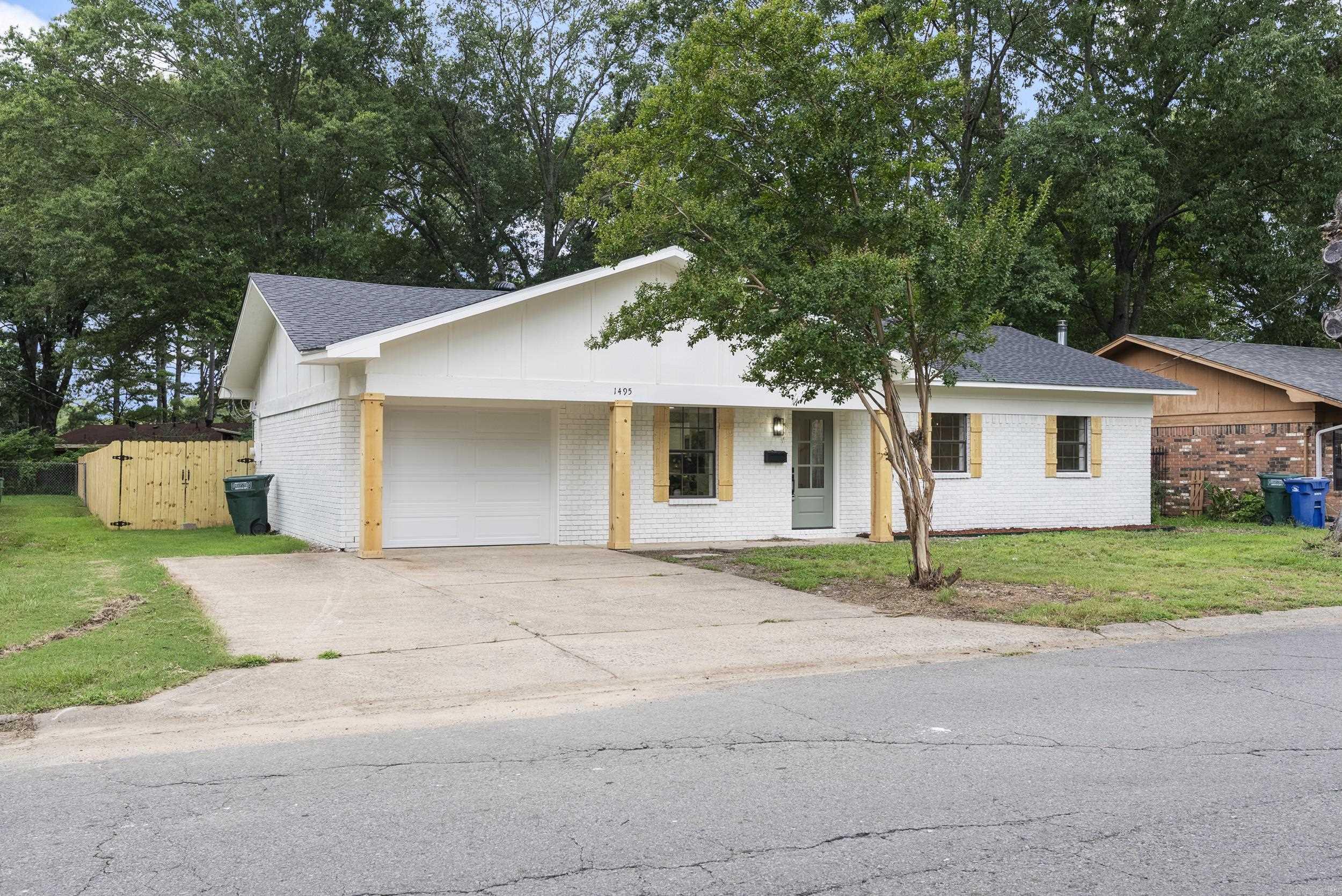 1495 Manor  Conway, AR
