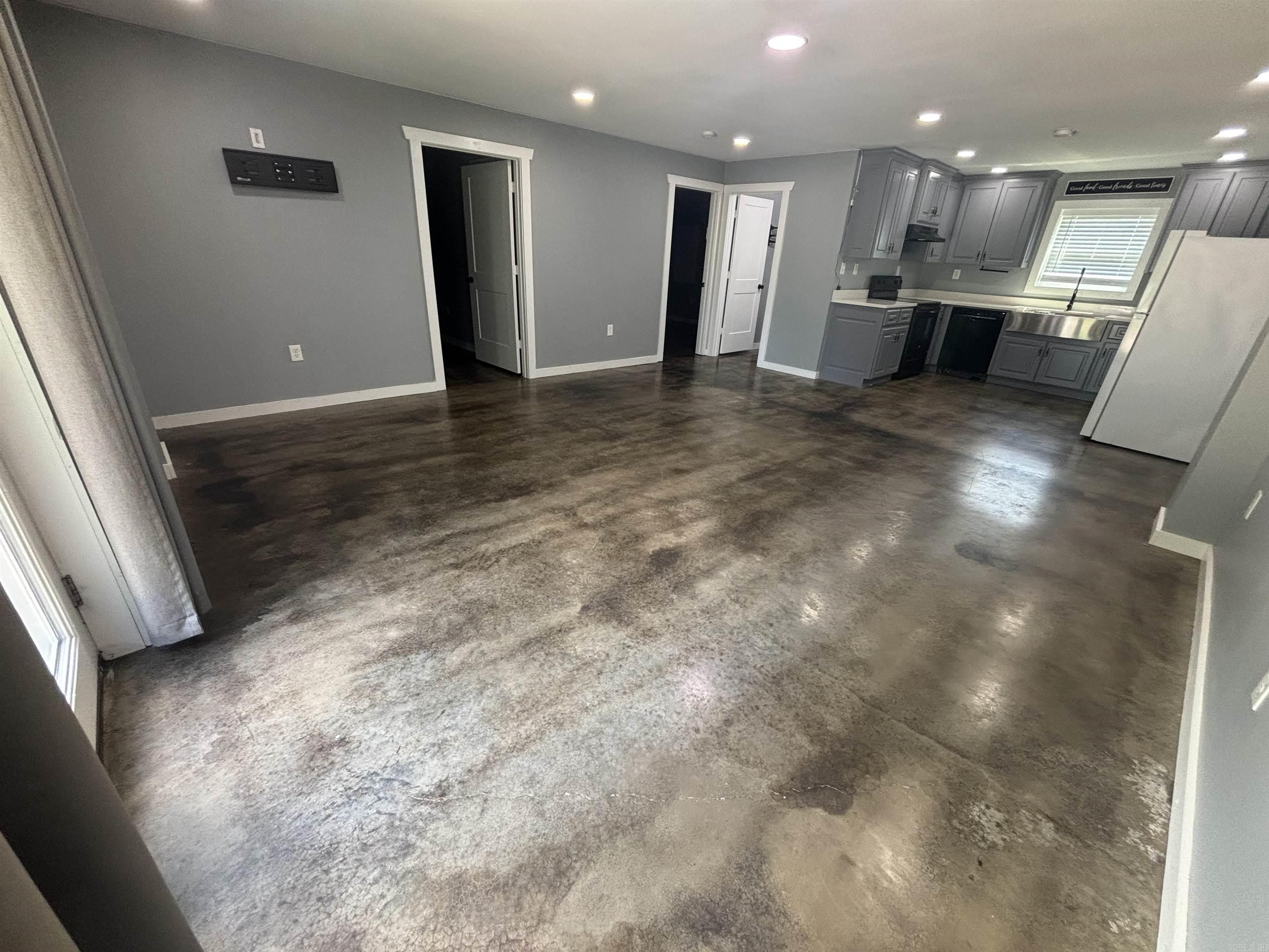 225 Donnie Holt Road  McRae, AR
