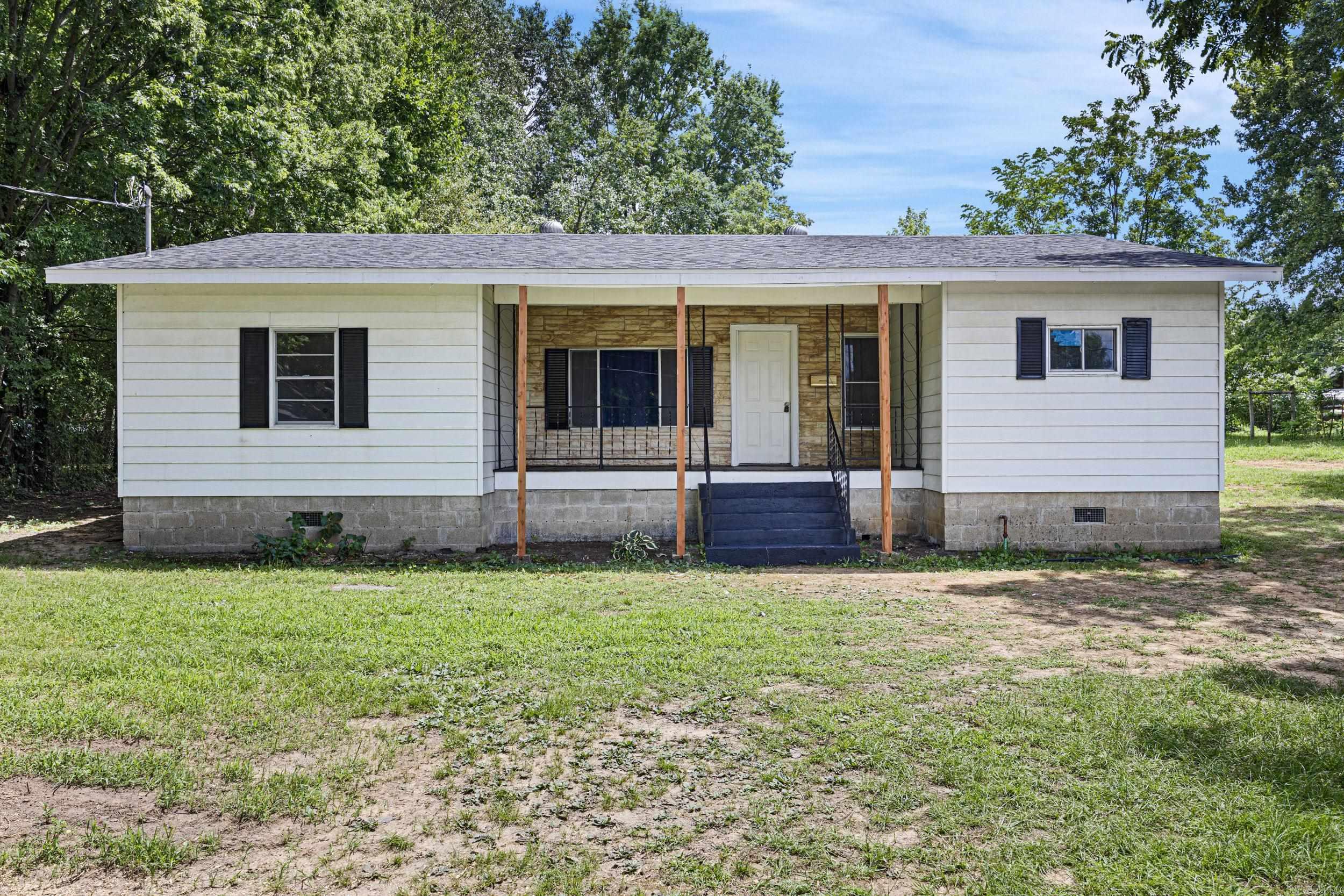 1209 W Walton  Clarksville, AR