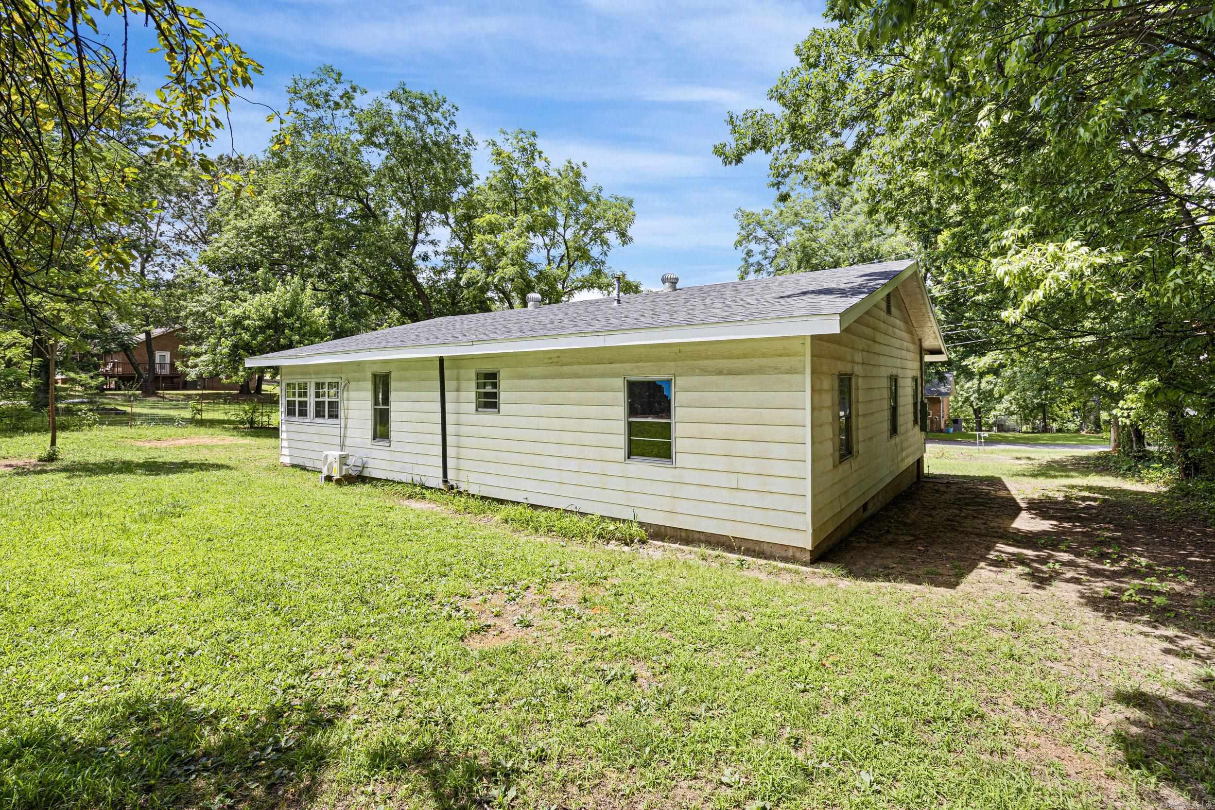 1209 W Walton  Clarksville, AR