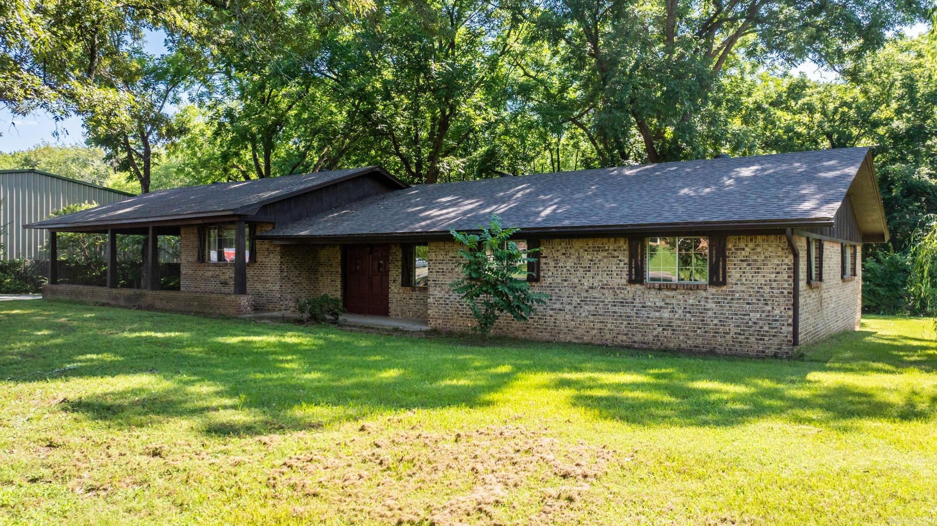 30 N Broadview  Greenbrier, AR