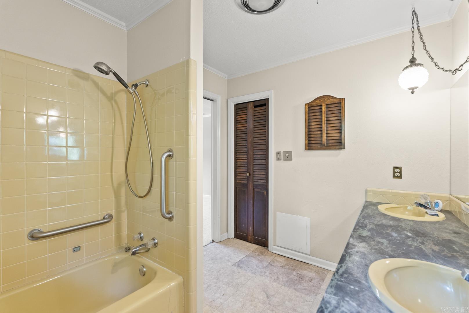 30 N Broadview  Greenbrier, AR