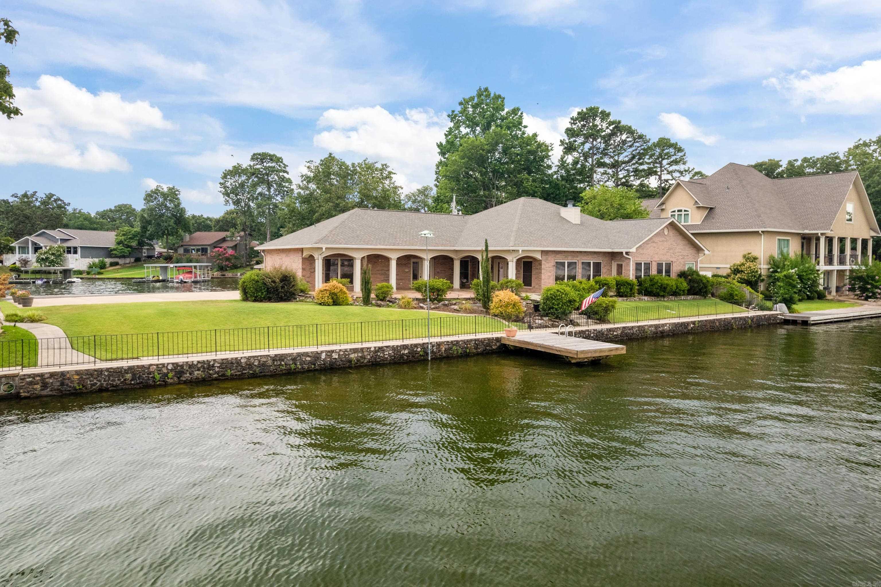 143 Earls Point Hot Springs, AR 71913