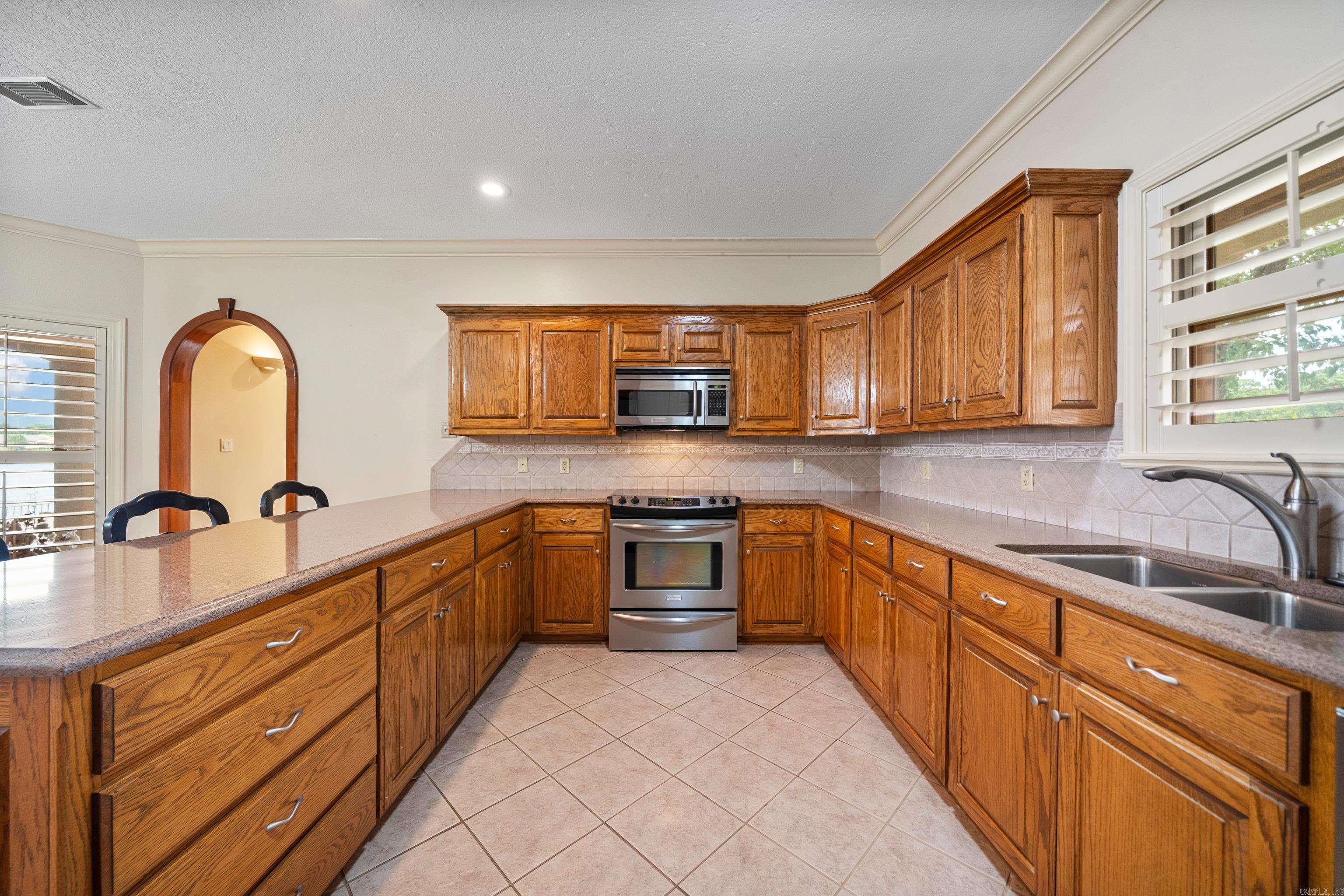 143 Earls Point Hot Springs, AR 71913