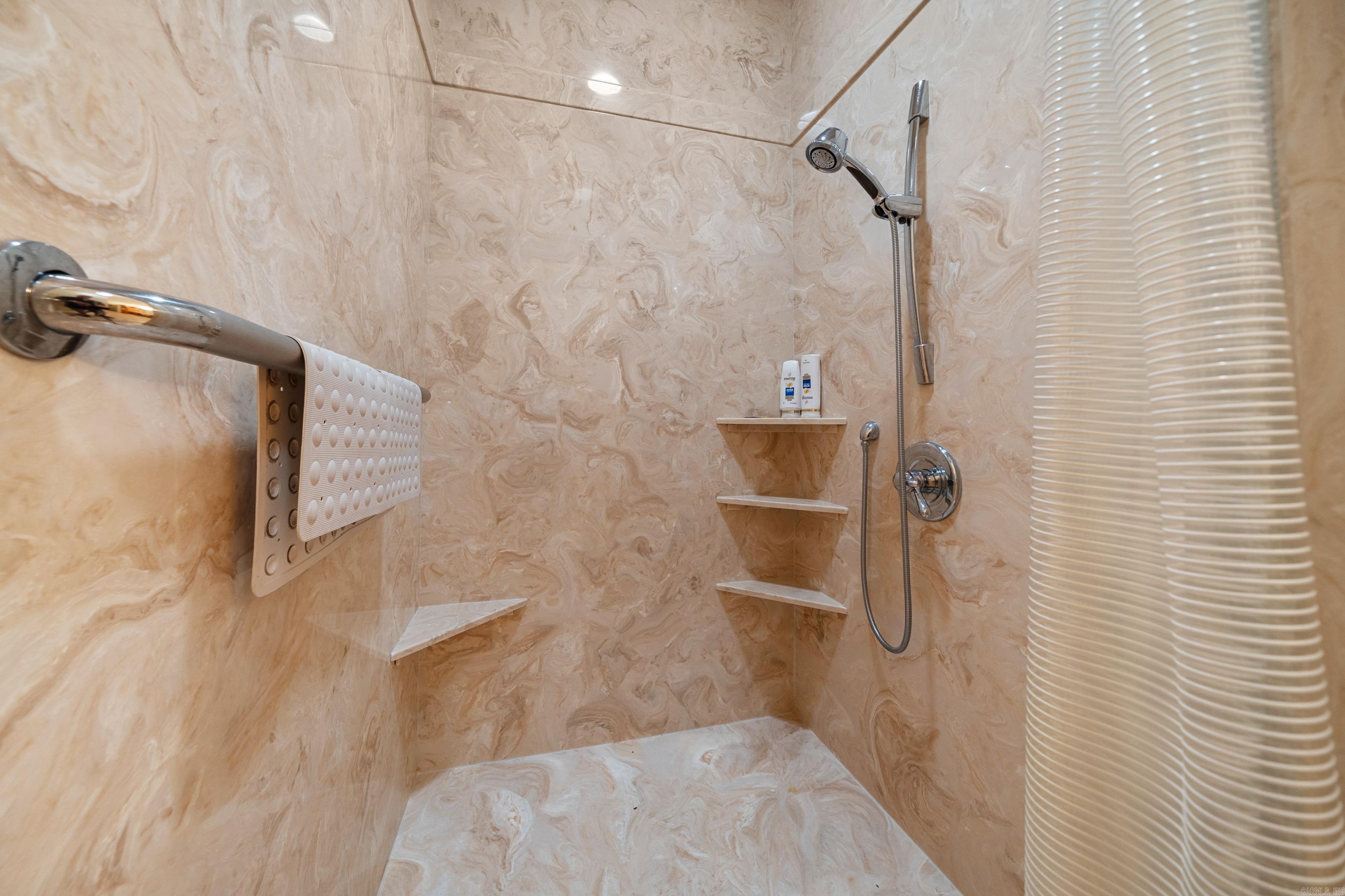 143 Earls Point Hot Springs, AR 71913