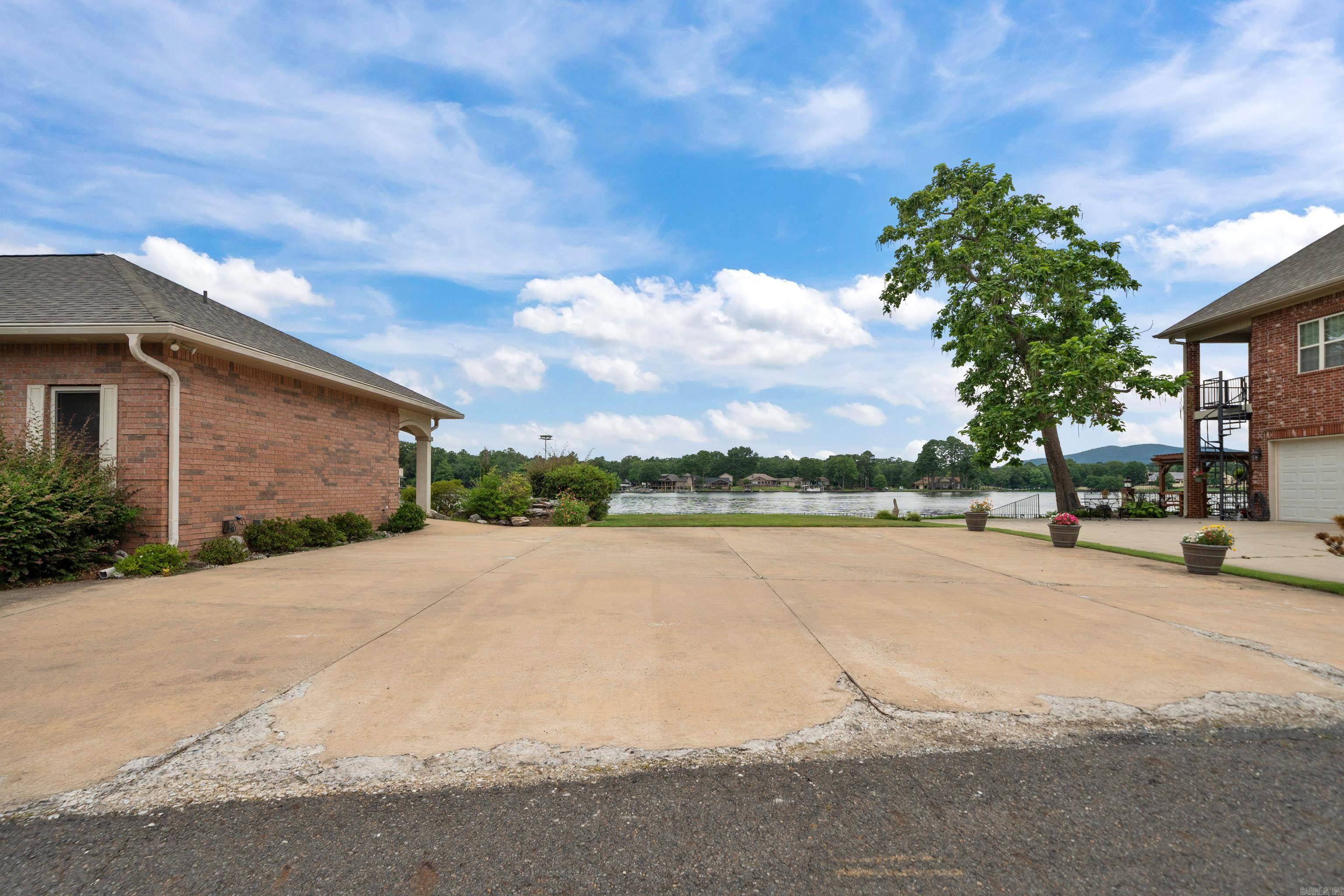 143 Earls Point Hot Springs, AR 71913