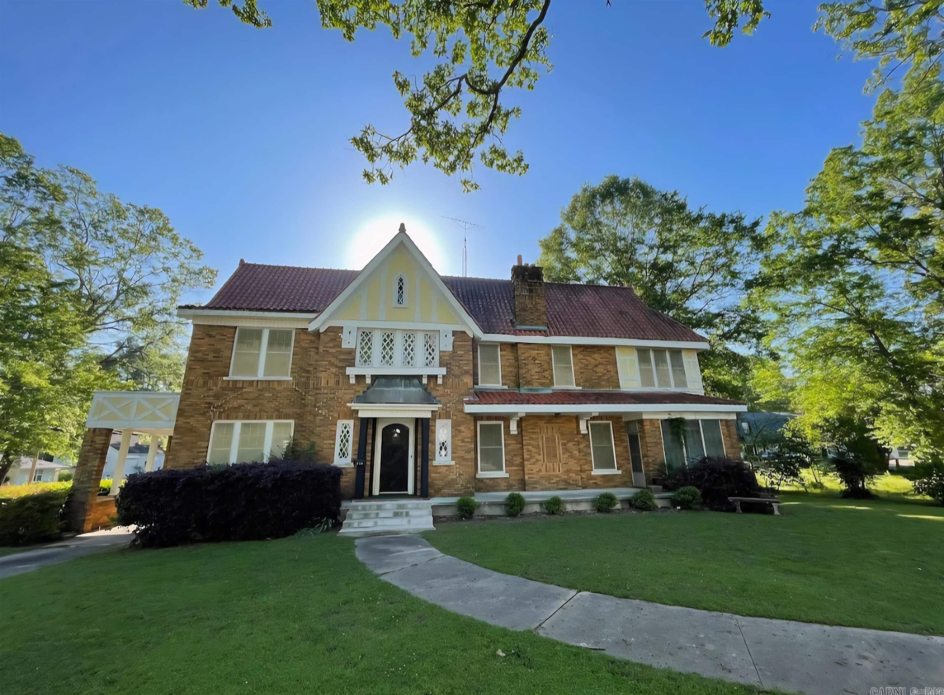 714 N Main St