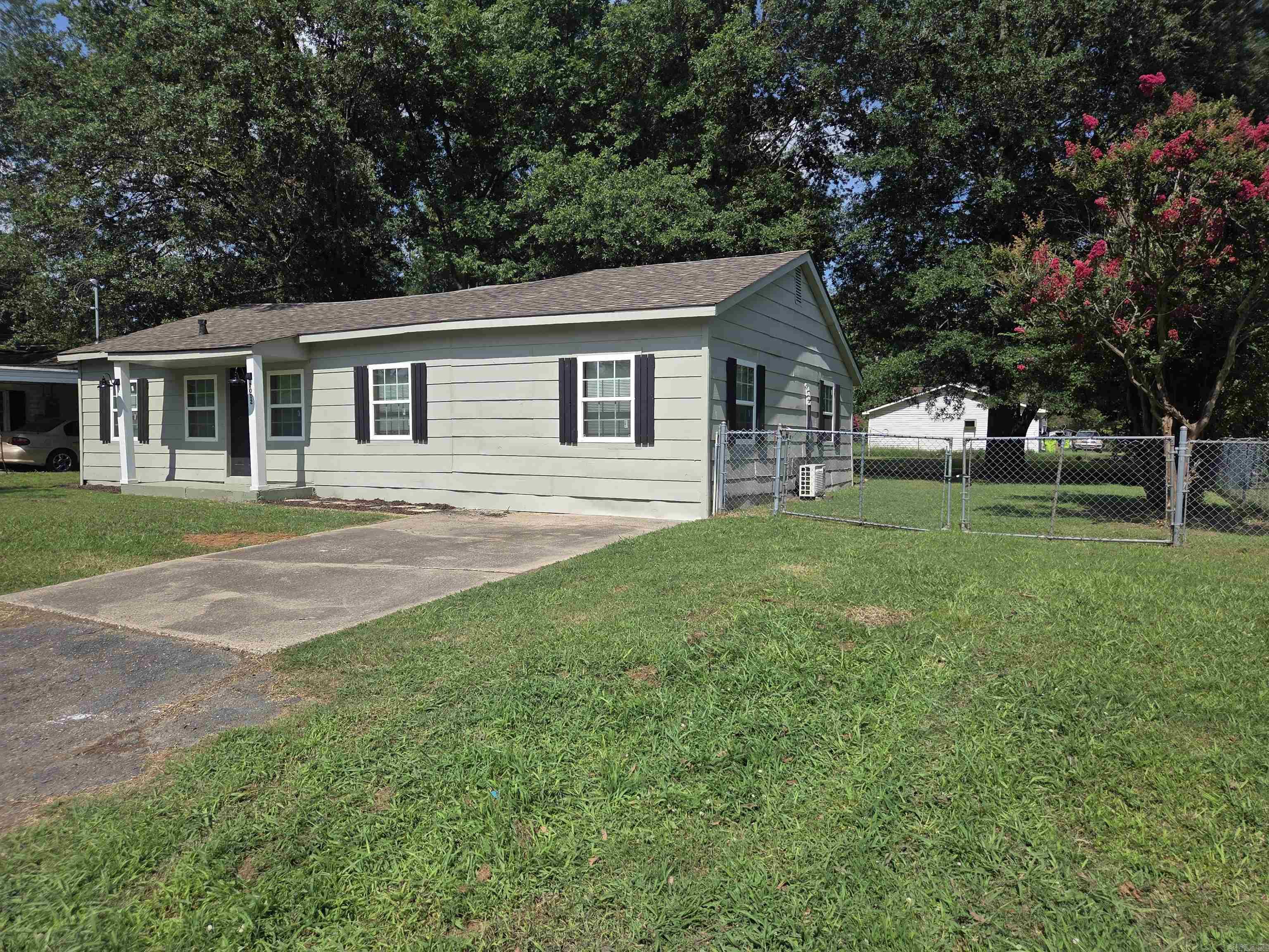 1012 N Lowe St  Stuttgart, AR