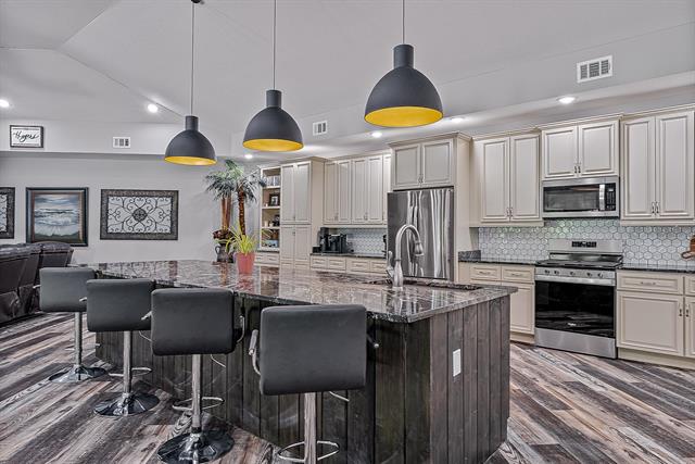 8203  Oak Creek  Harrisburg, AR