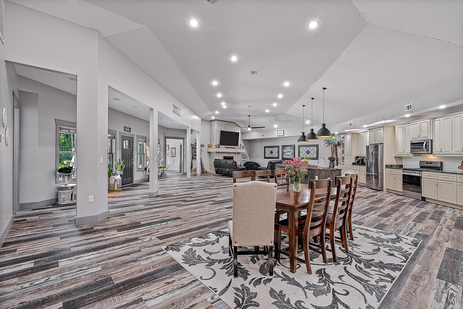 8203 Oak Creek  Harrisburg, AR