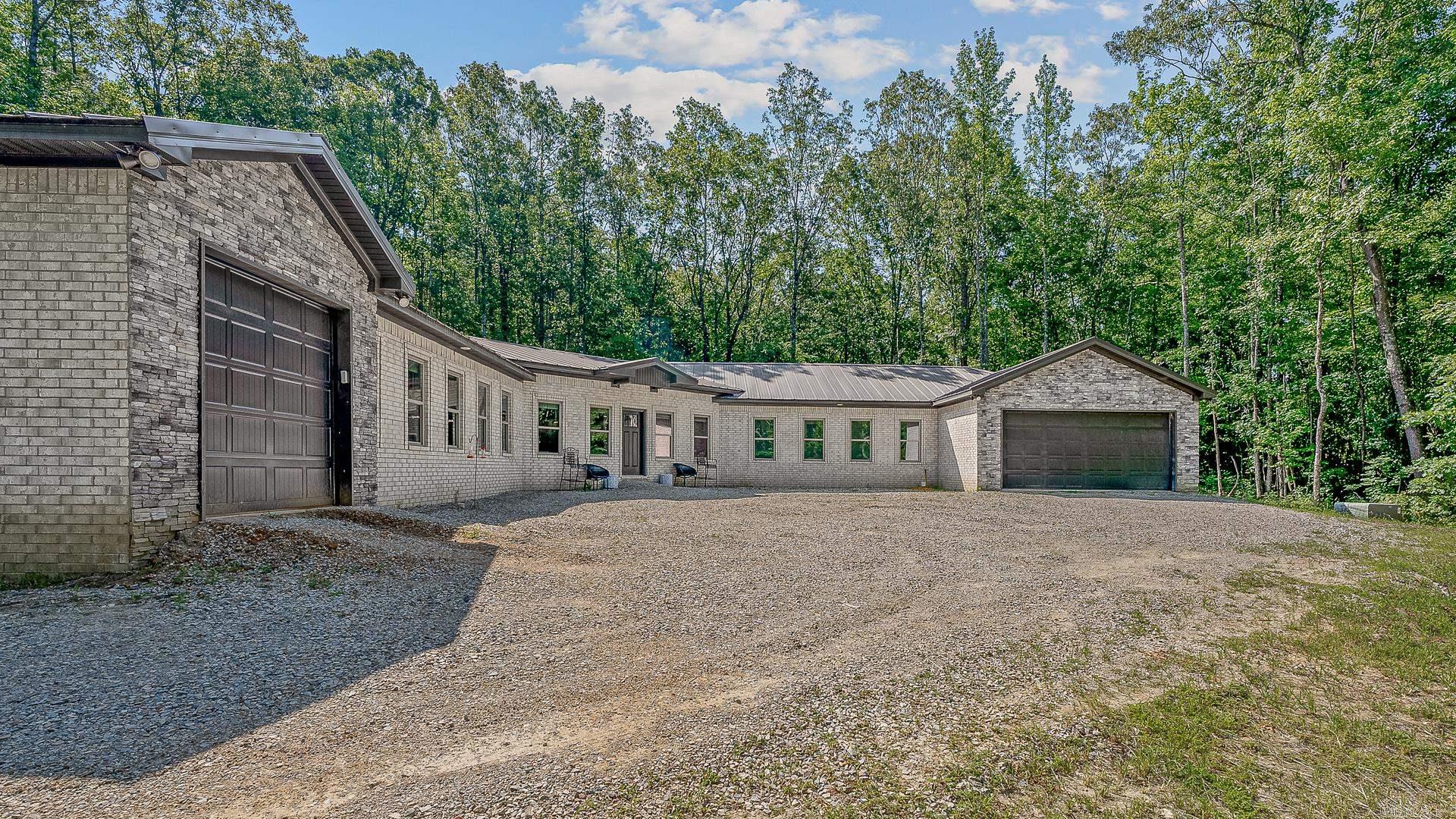 8203 Oak Creek  Harrisburg, AR