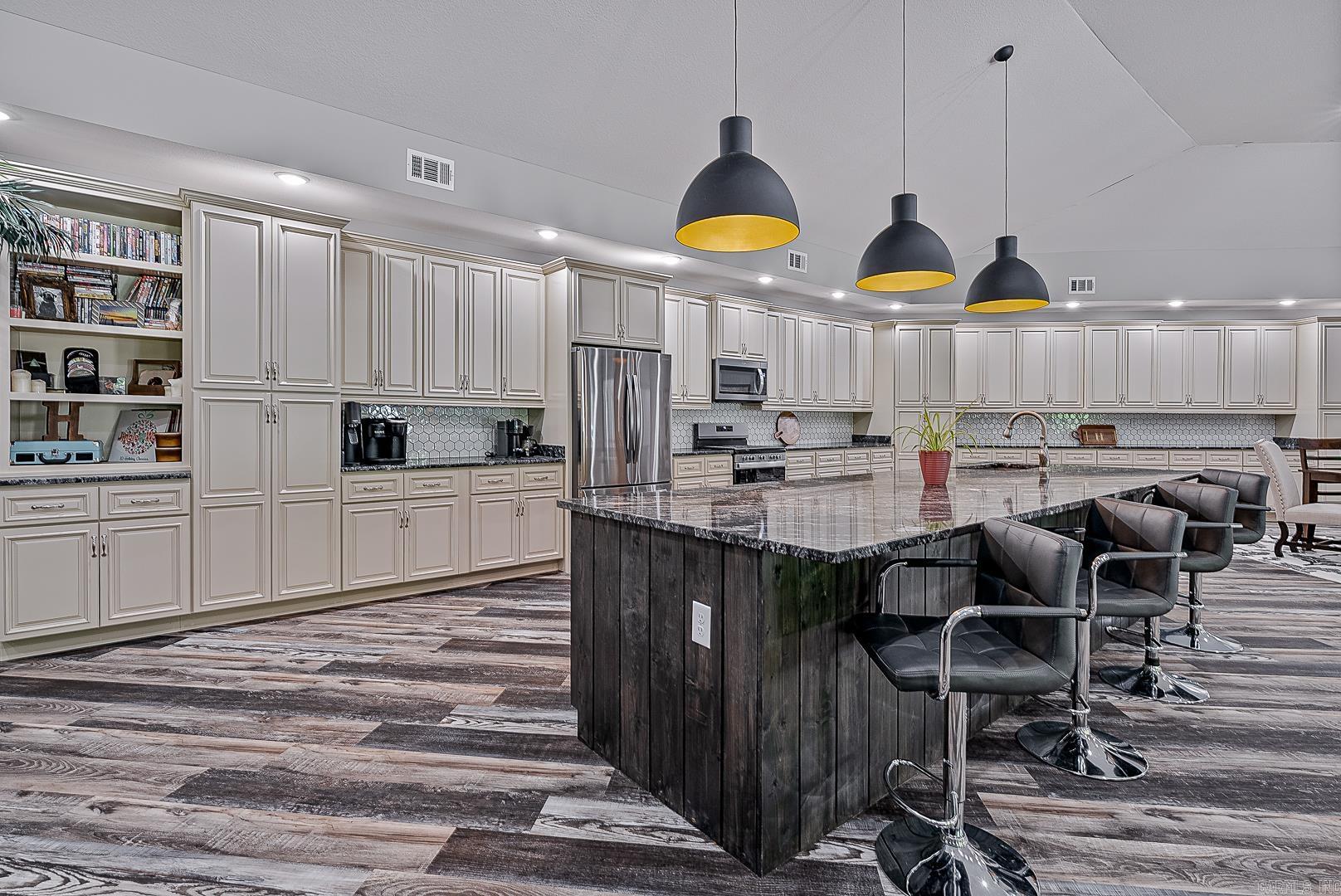 8203 Oak Creek  Harrisburg, AR