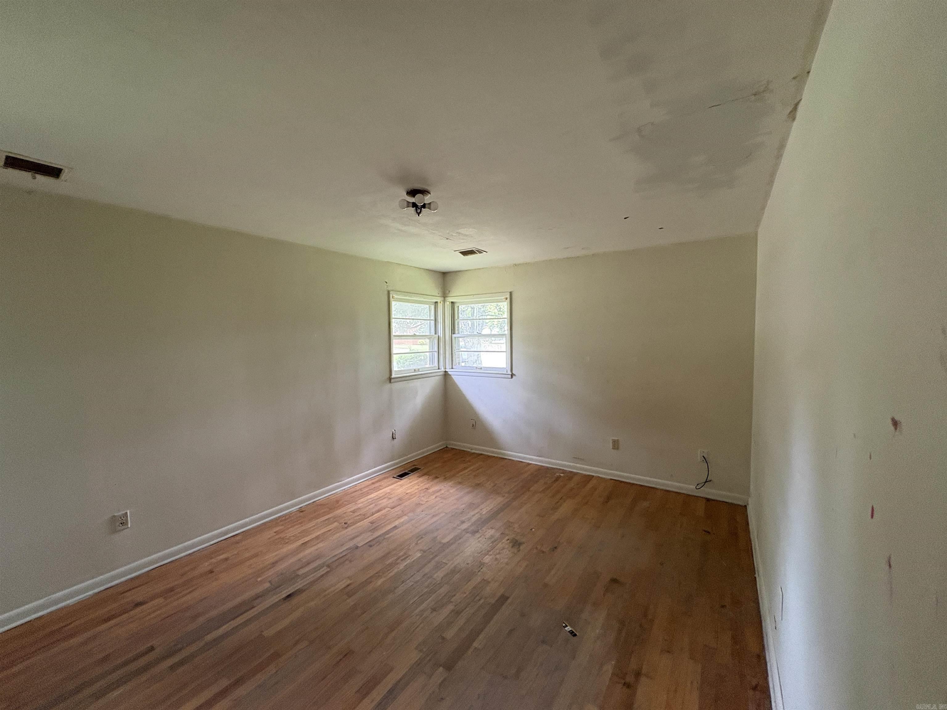 100 E Lincoln  Searcy, AR