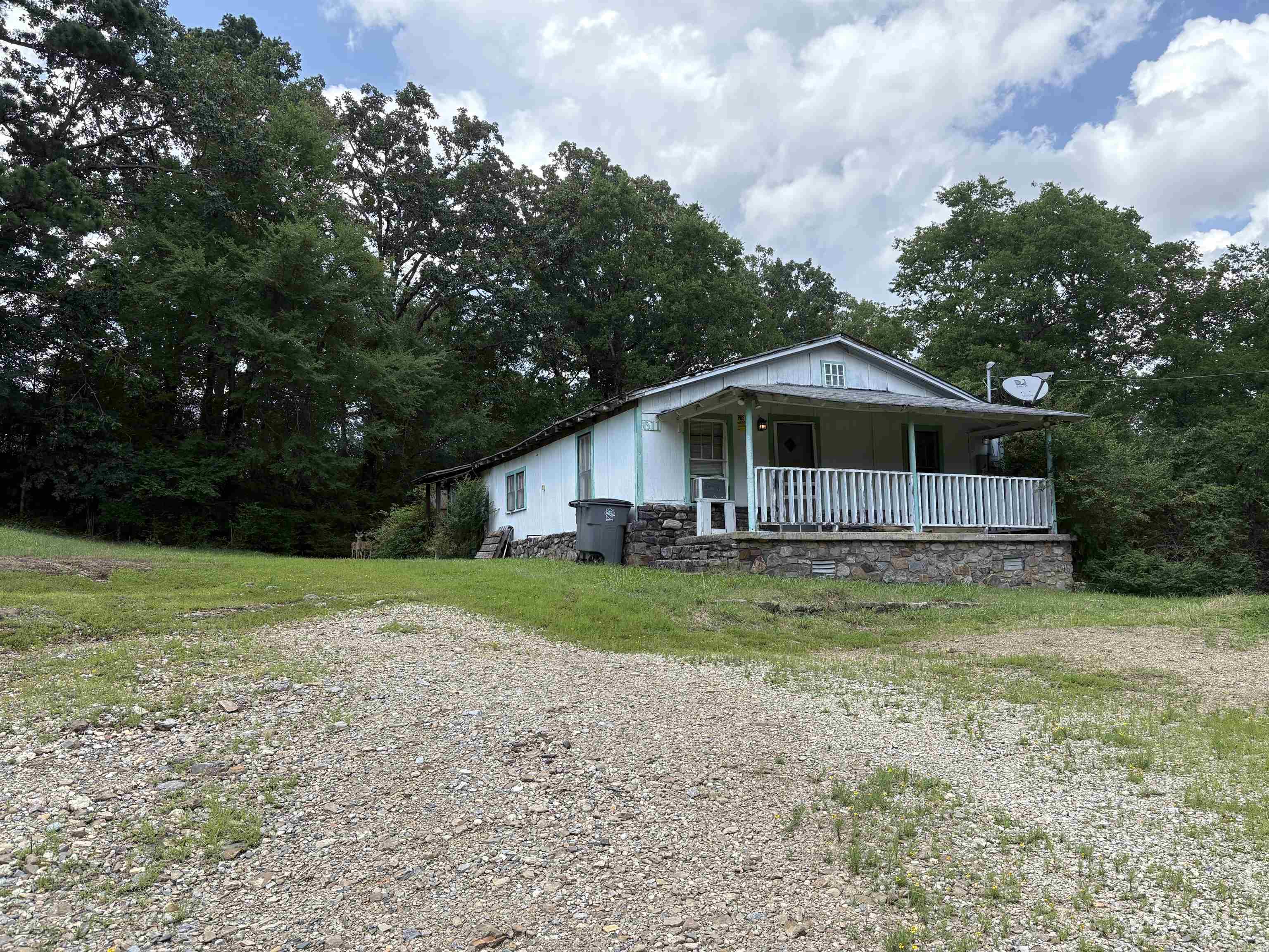 611 Lakeside