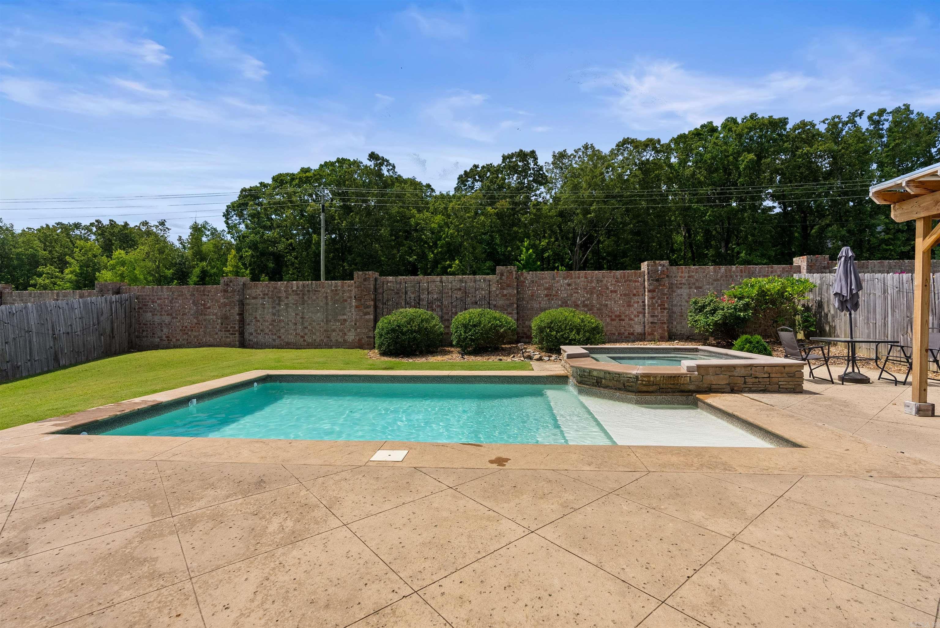 9233 Meadow Gardens Circle Sherwood, AR 72120