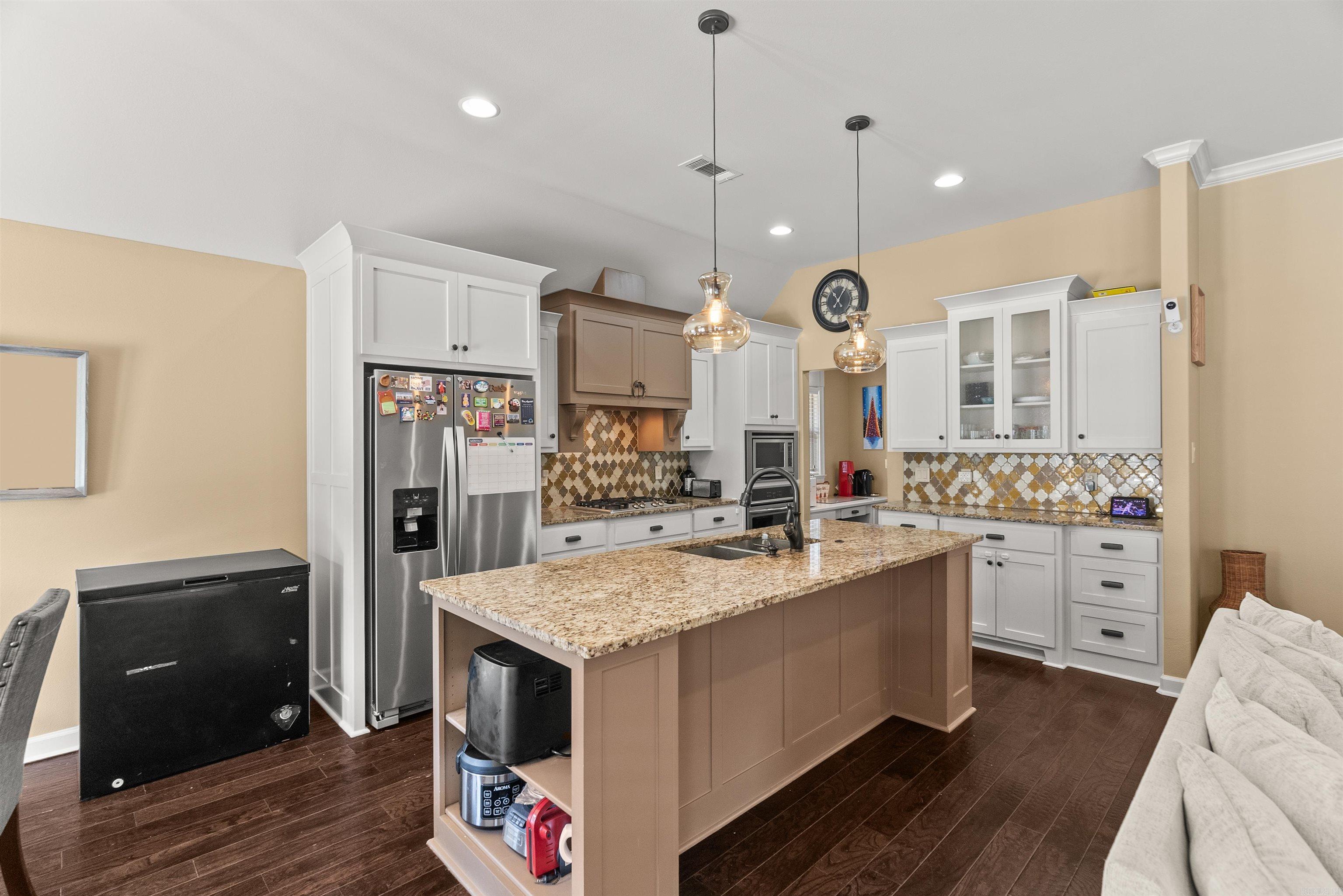 9233 Meadow Gardens Circle Sherwood, AR 72120