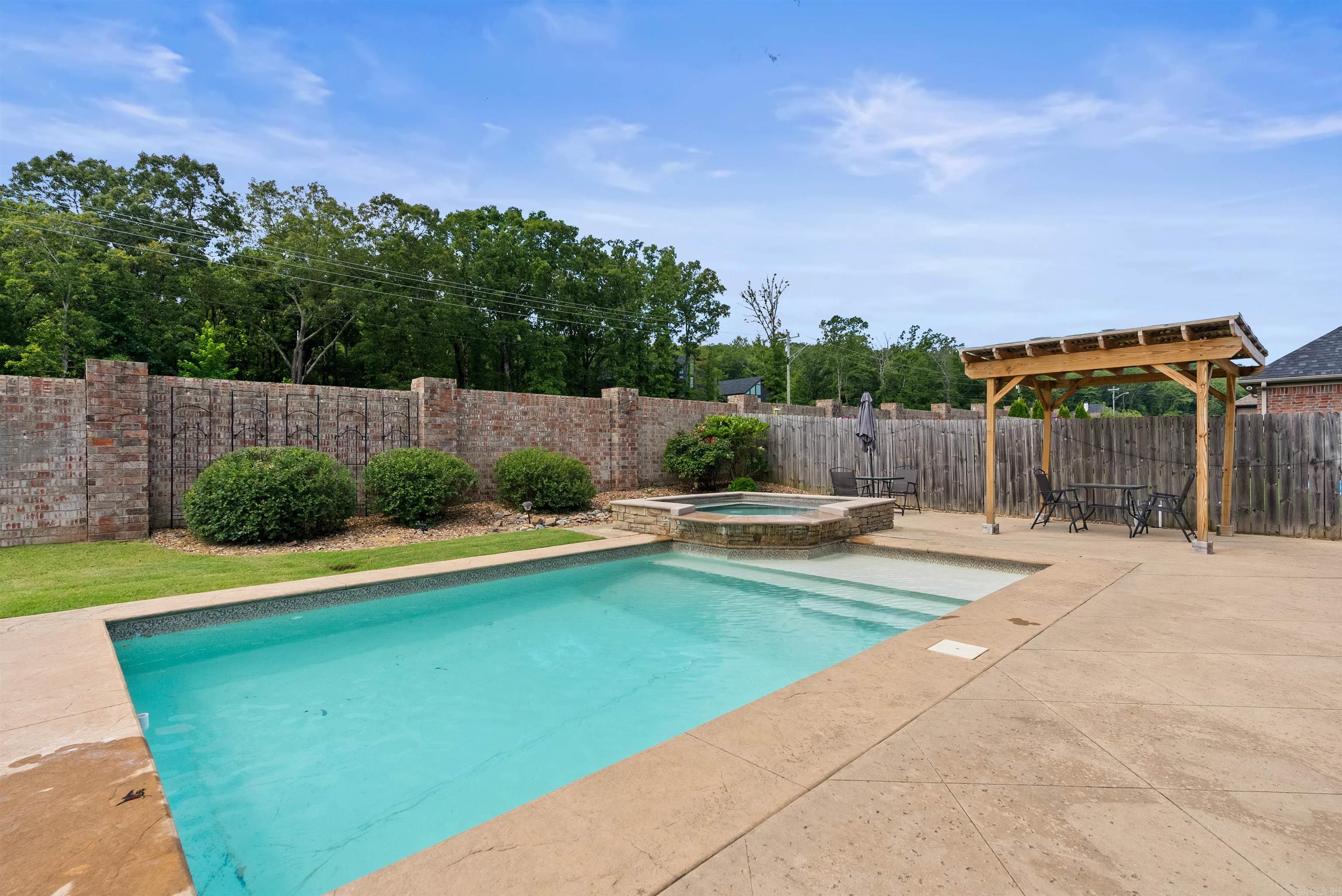 9233 Meadow Gardens Circle Sherwood, AR 72120