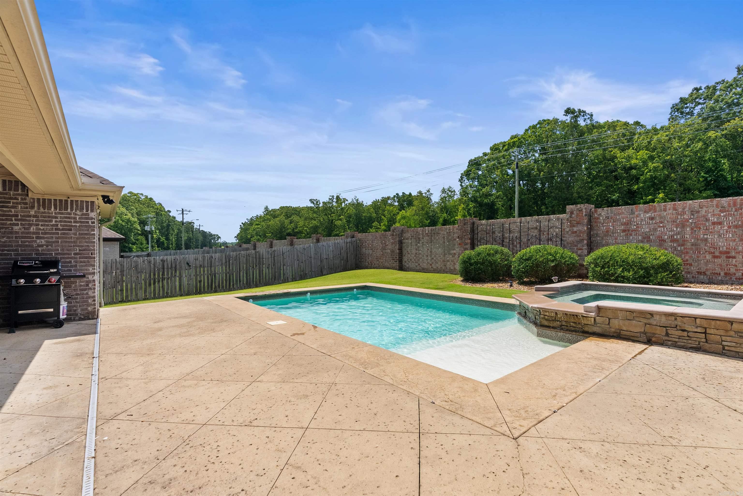 9233 Meadow Gardens Circle Sherwood, AR 72120