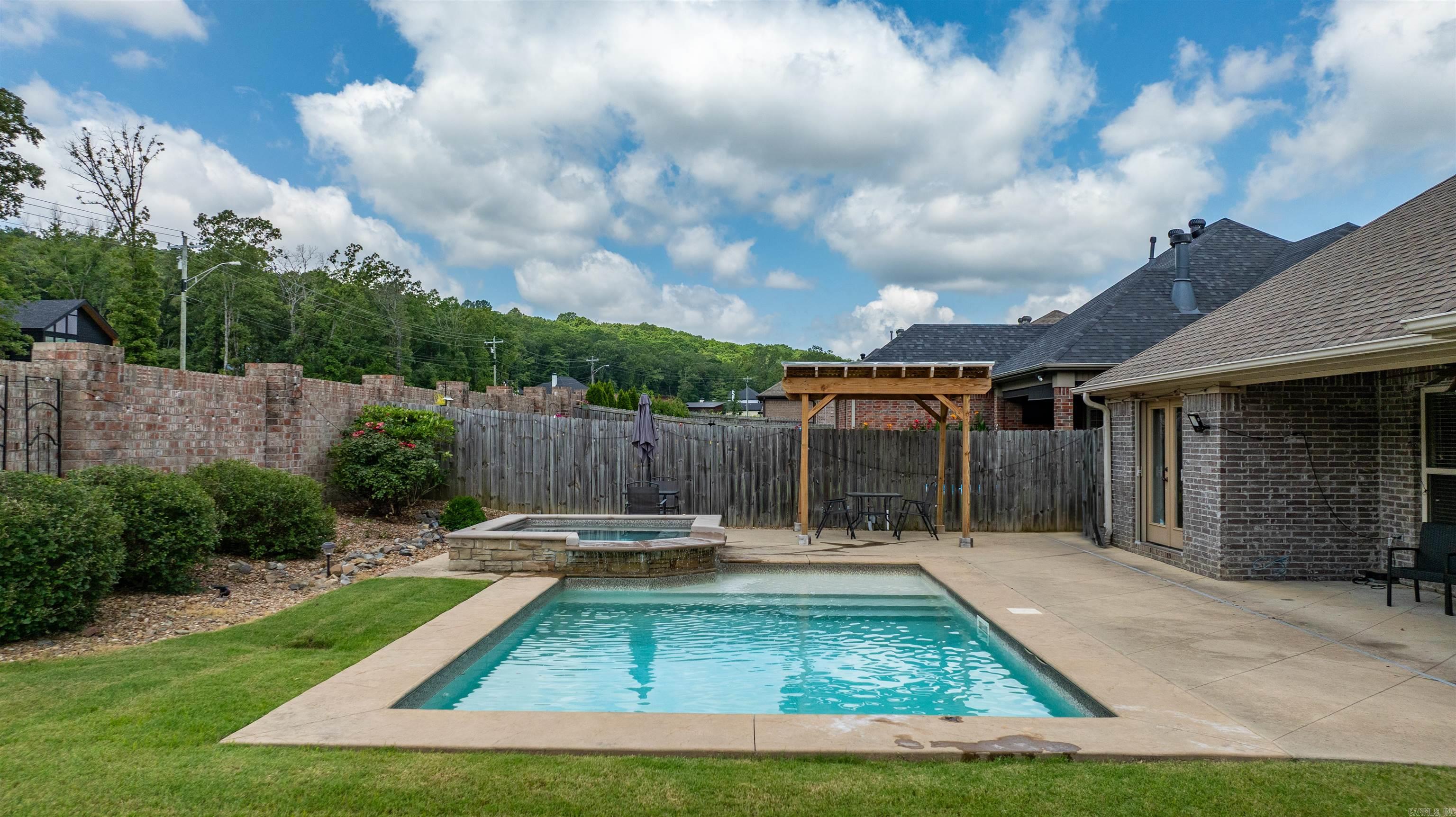 9233 Meadow Gardens Circle Sherwood, AR 72120
