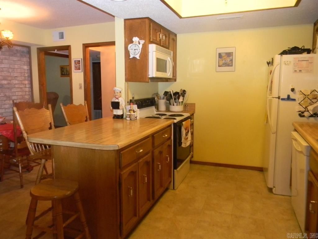 1005 S Laredo Ave Russellville, AR 72801