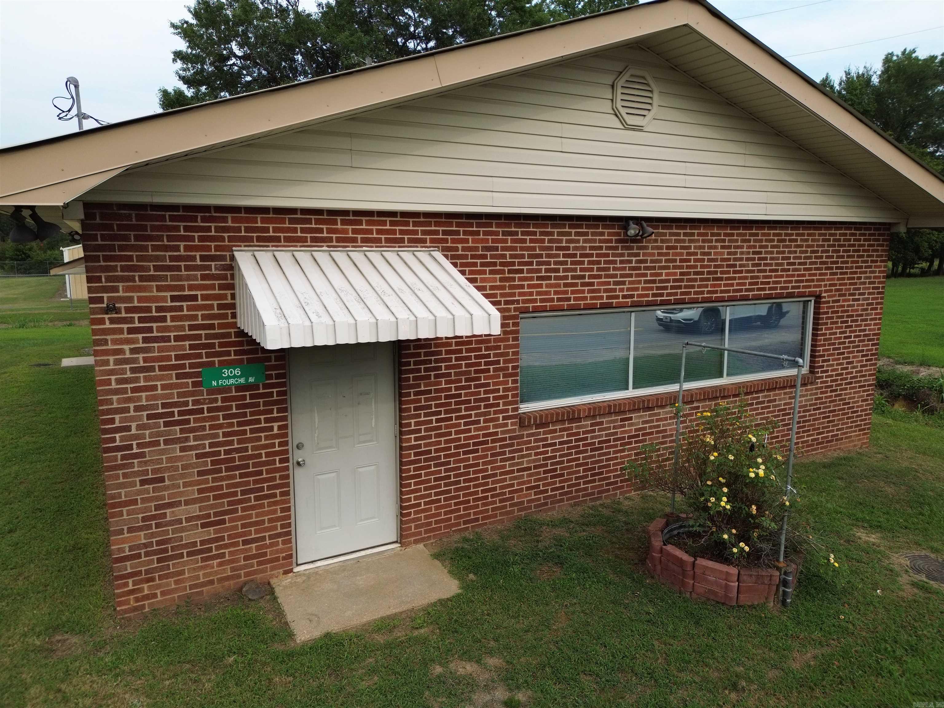 306 N Fourche  Perryville, AR