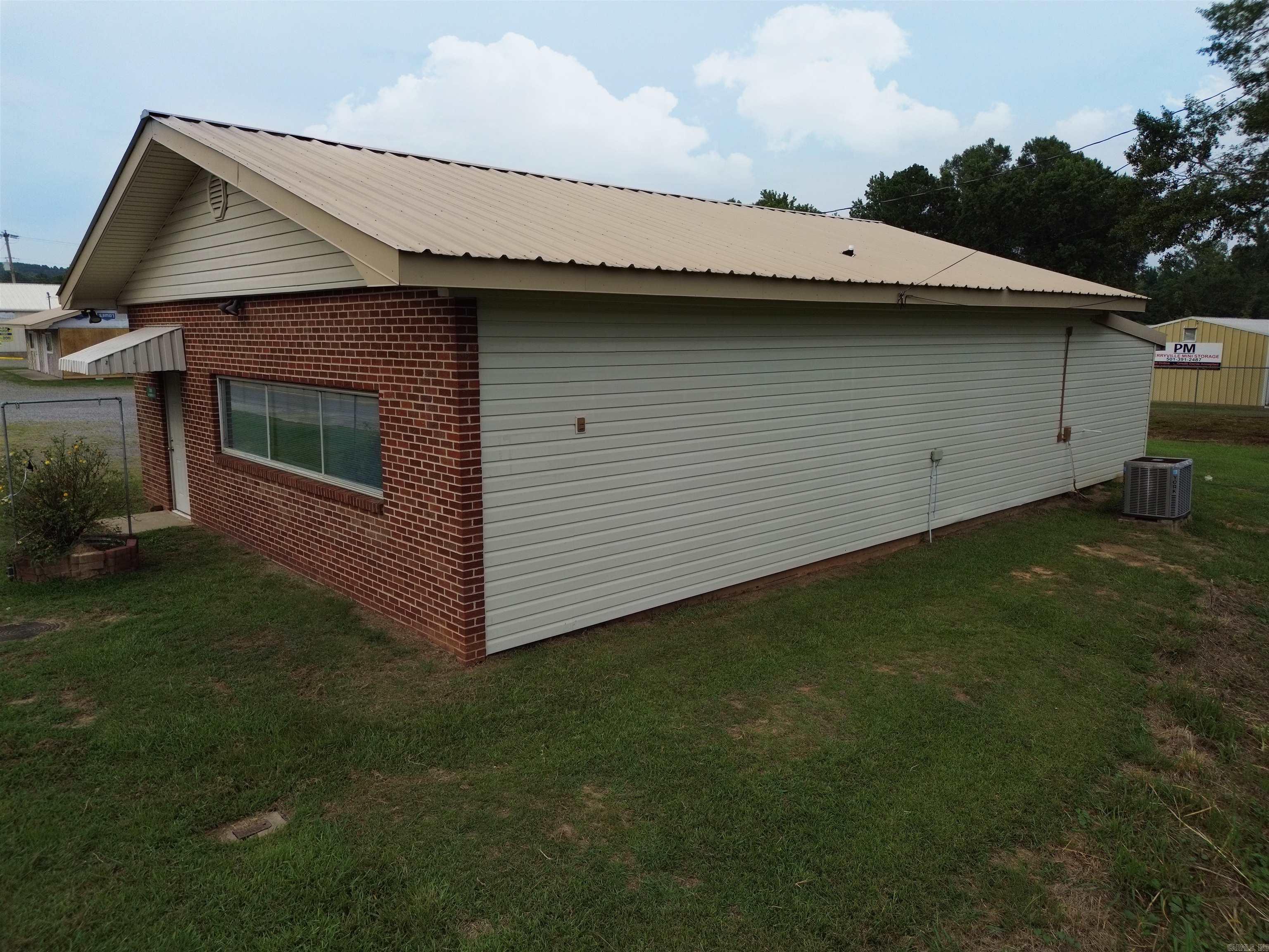 306 N Fourche  Perryville, AR