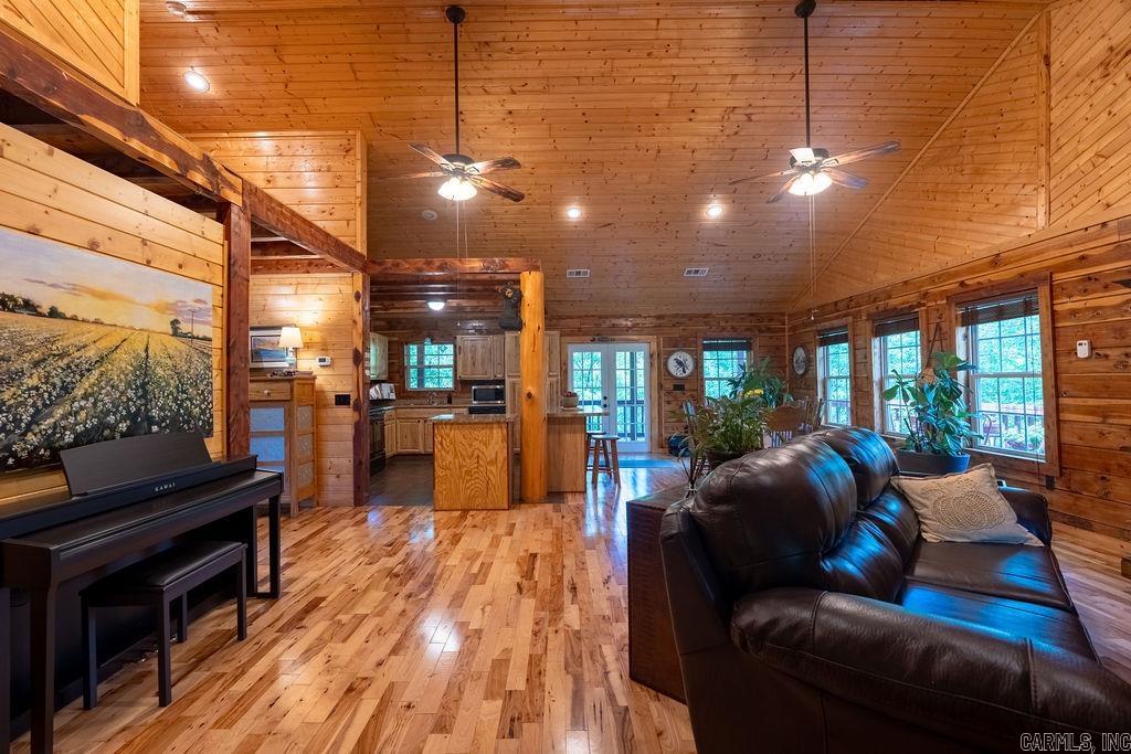 105 Green Meadow  Mountain View, AR
