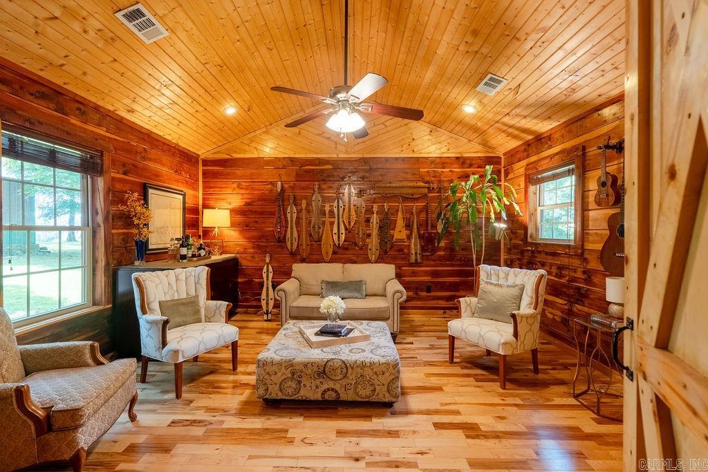 105 Green Meadow  Mountain View, AR