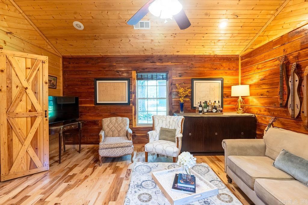 105 Green Meadow  Mountain View, AR