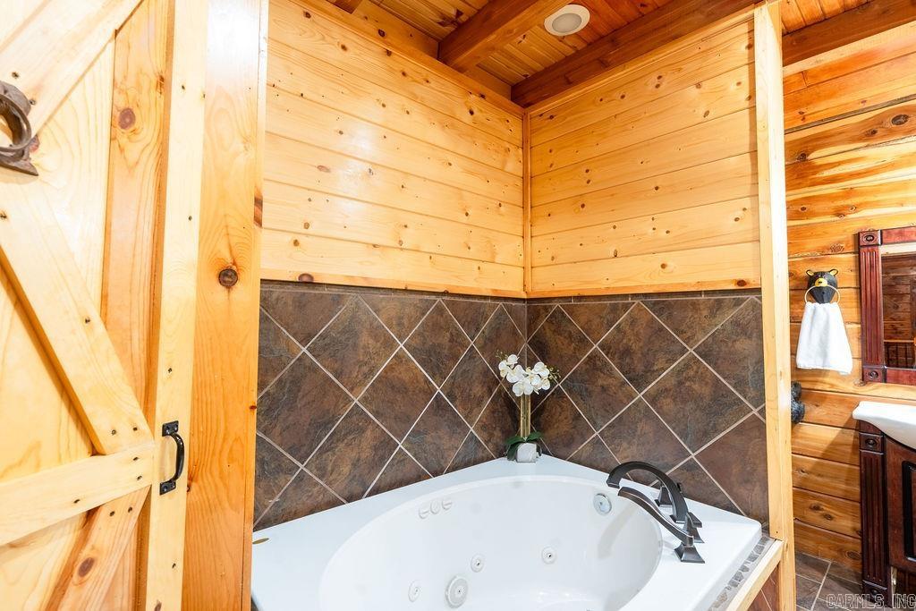 105 Green Meadow  Mountain View, AR