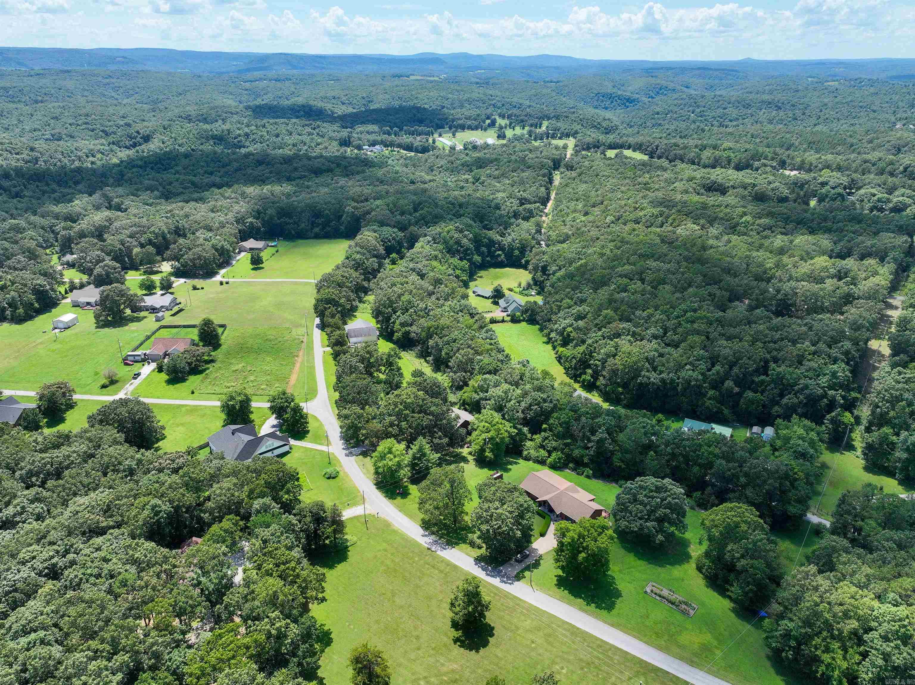 105 Green Meadow  Mountain View, AR