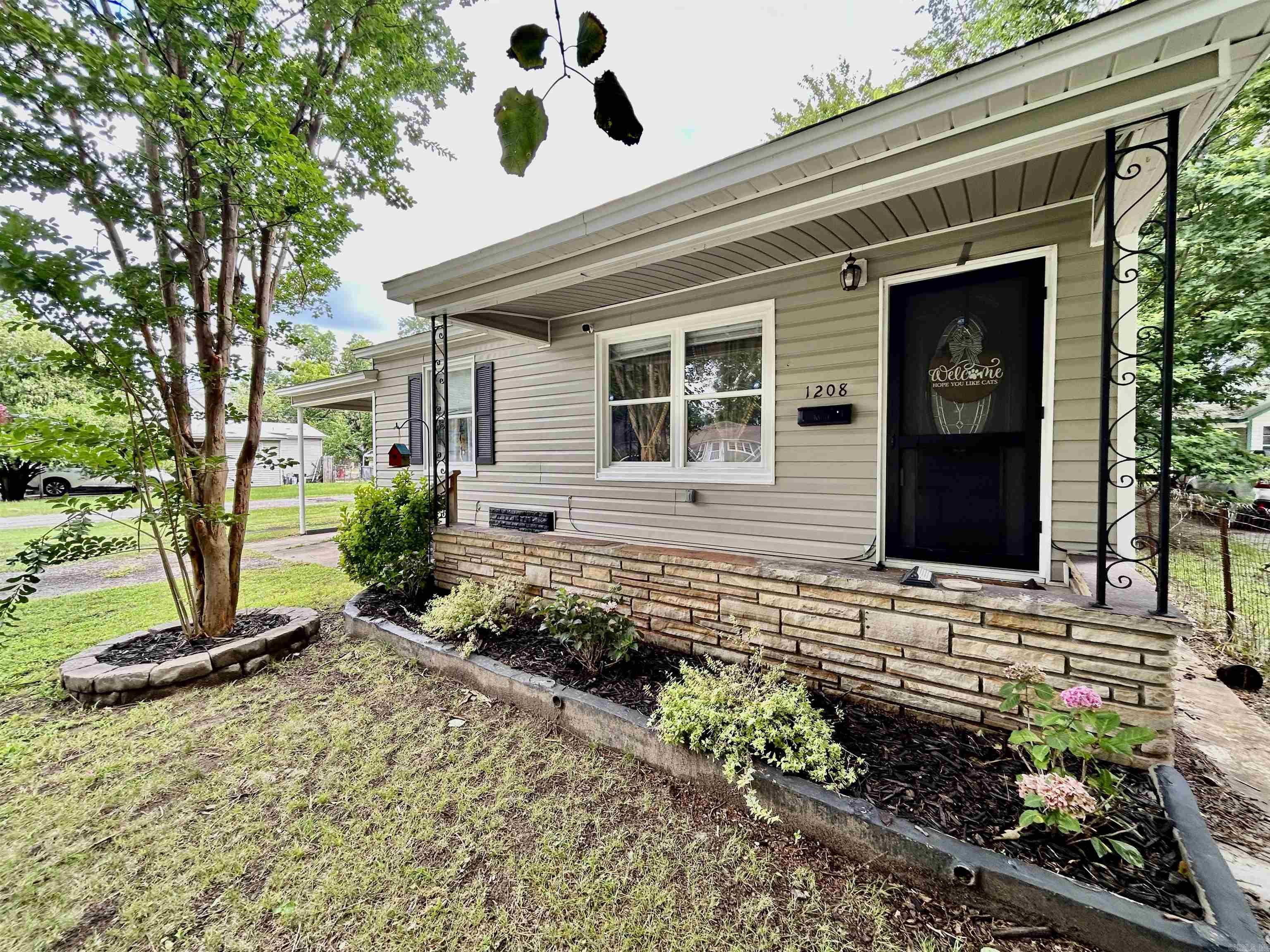 1208 N Front Street