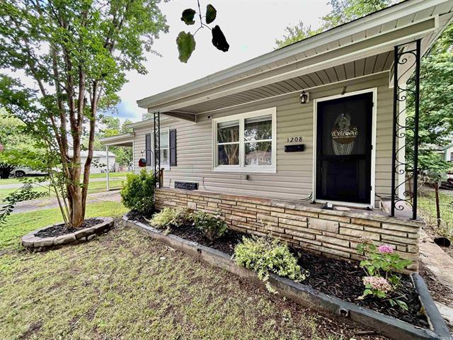 1208 N Front  Dardanelle, AR