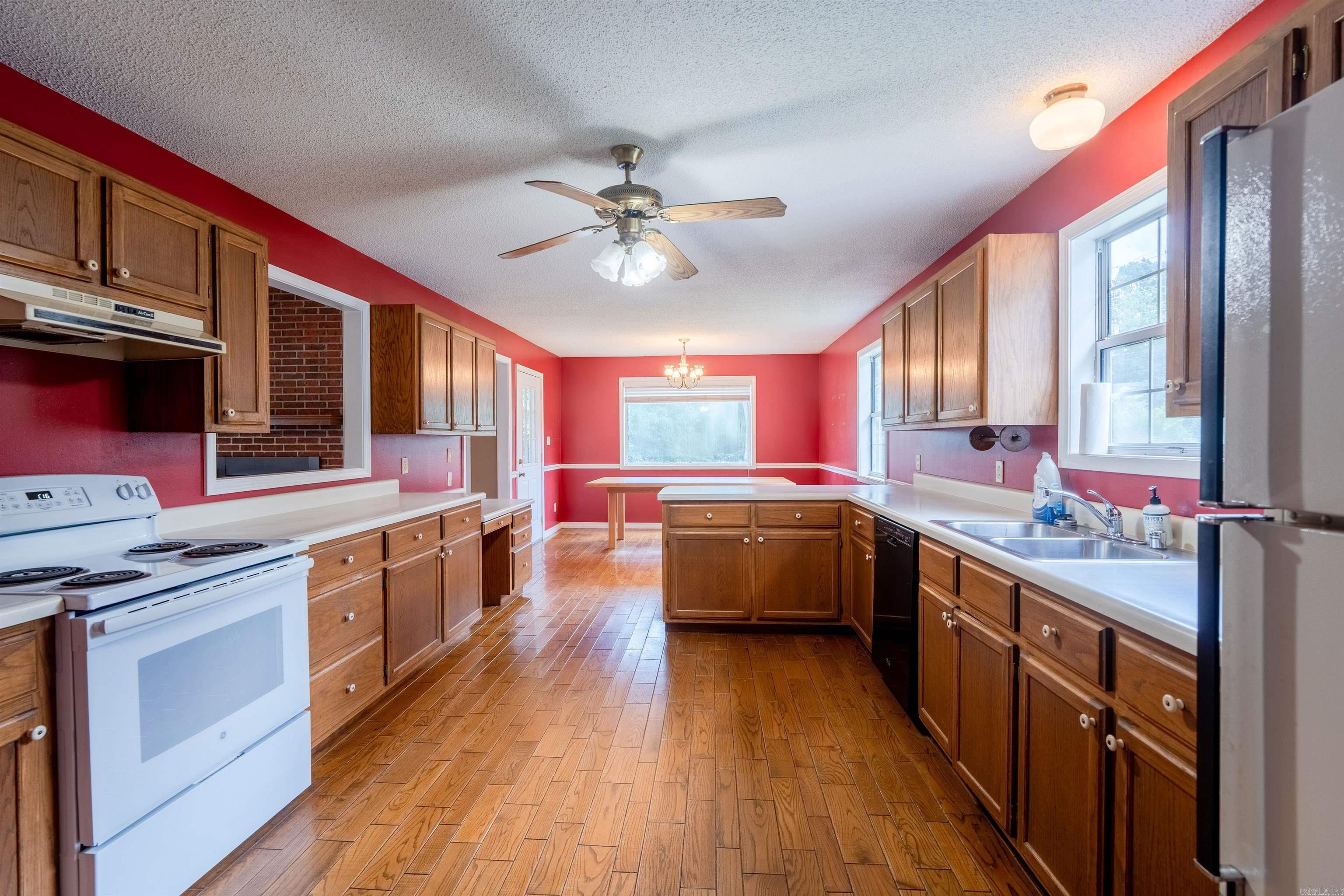 2985 W Country Club Road Searcy, AR 72143