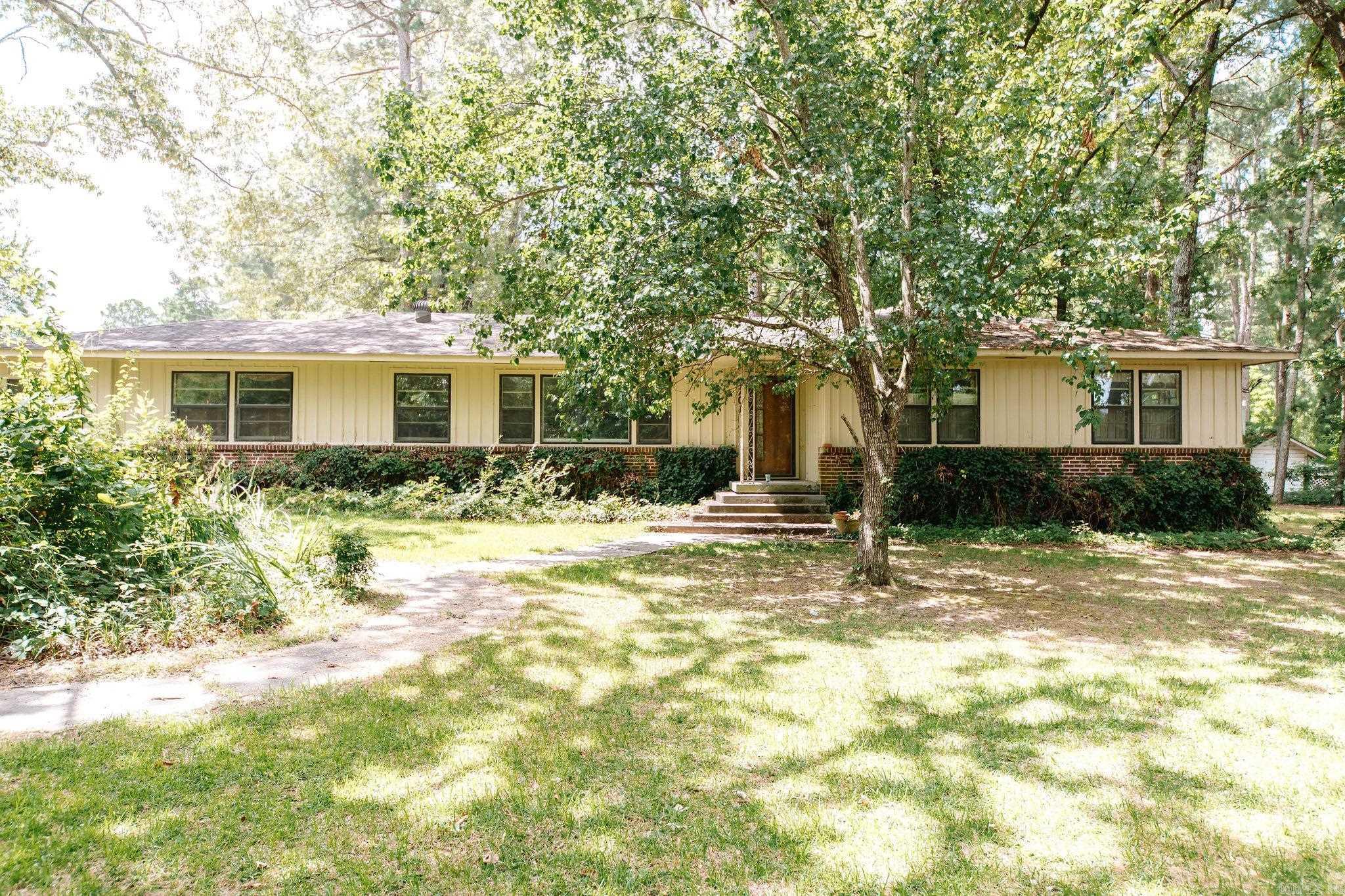 1701 W 4th Fordyce, AR 71742