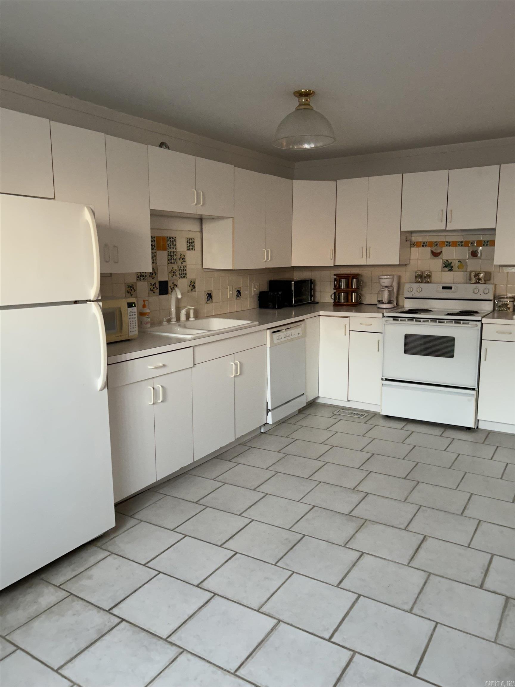 118 E Main  Mountain View, AR