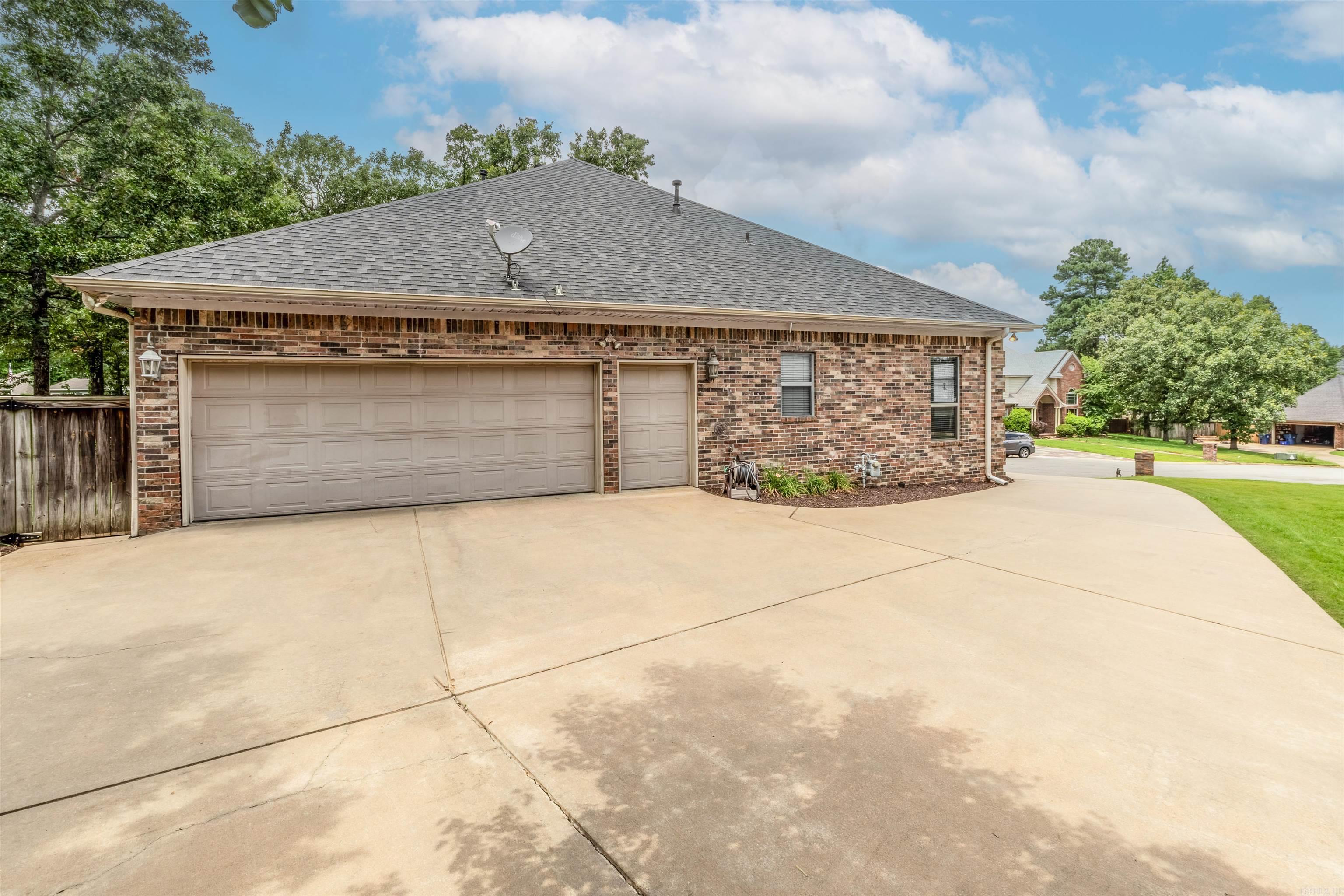 25 Southshore Cove Maumelle, AR 72113