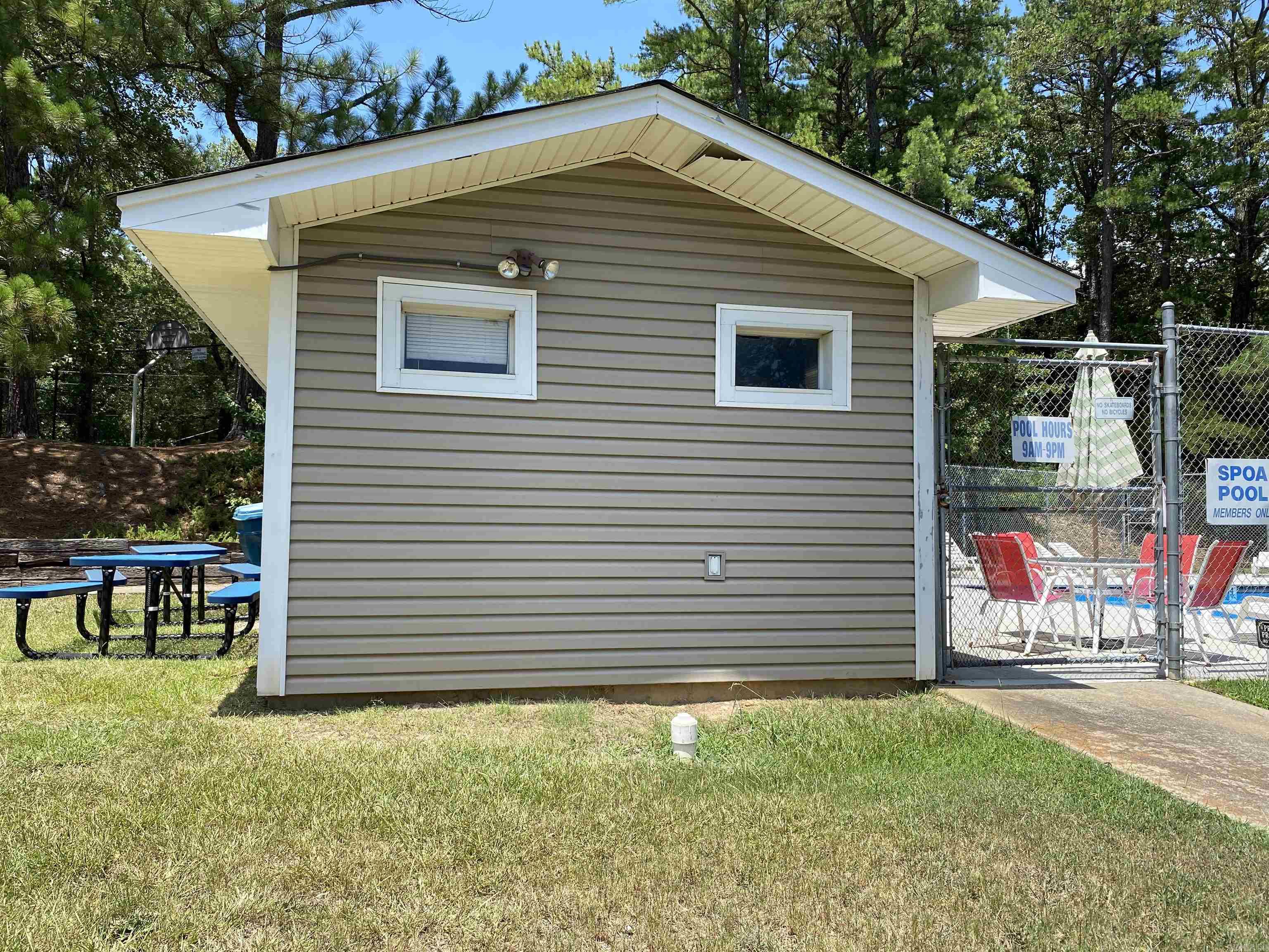 2612 Peach Tree Little Rock, AR 72211