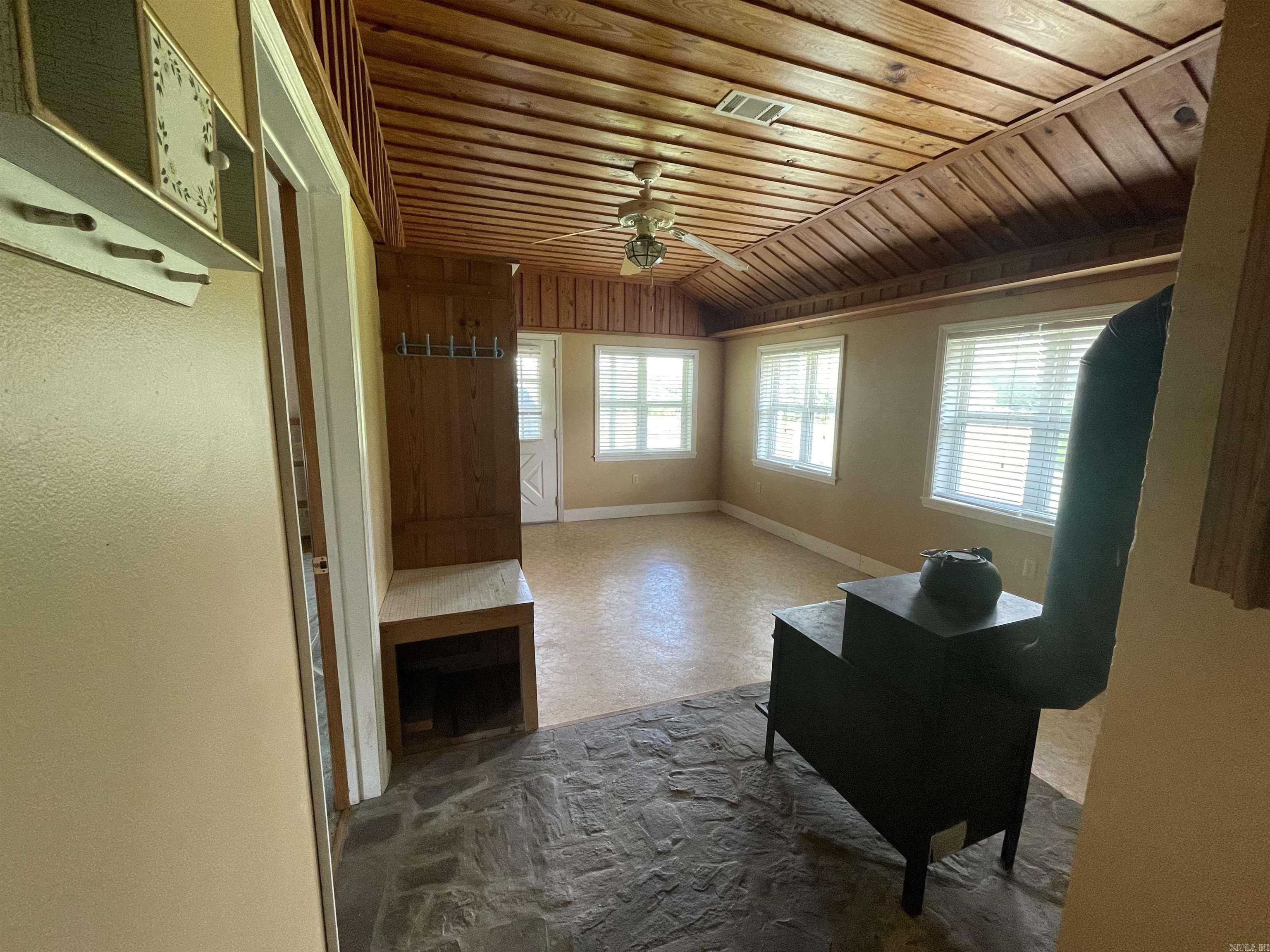 925 Uphill Lane Marshall, AR 72650