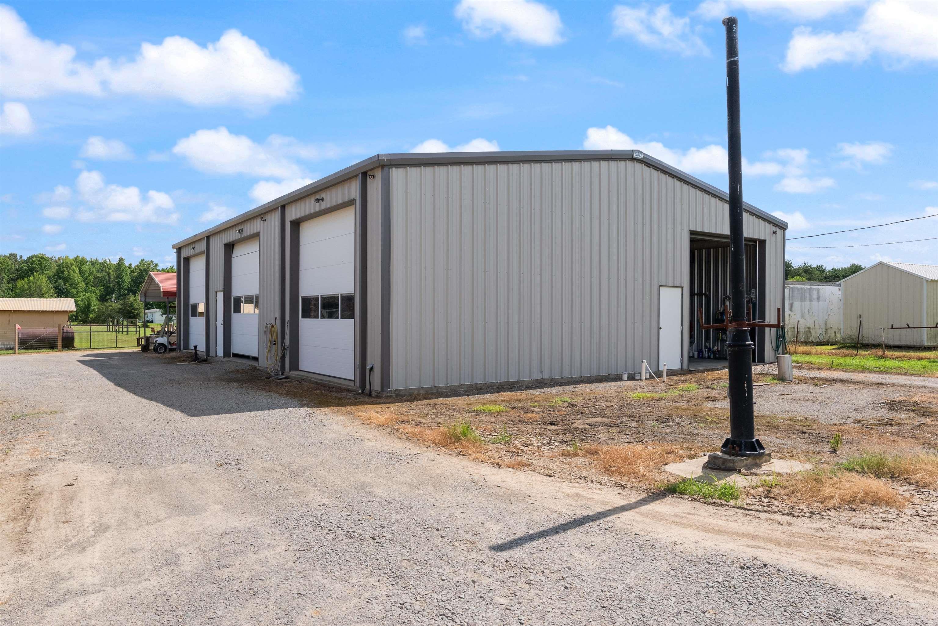 1687 HWY 64 W El Paso, AR 72045