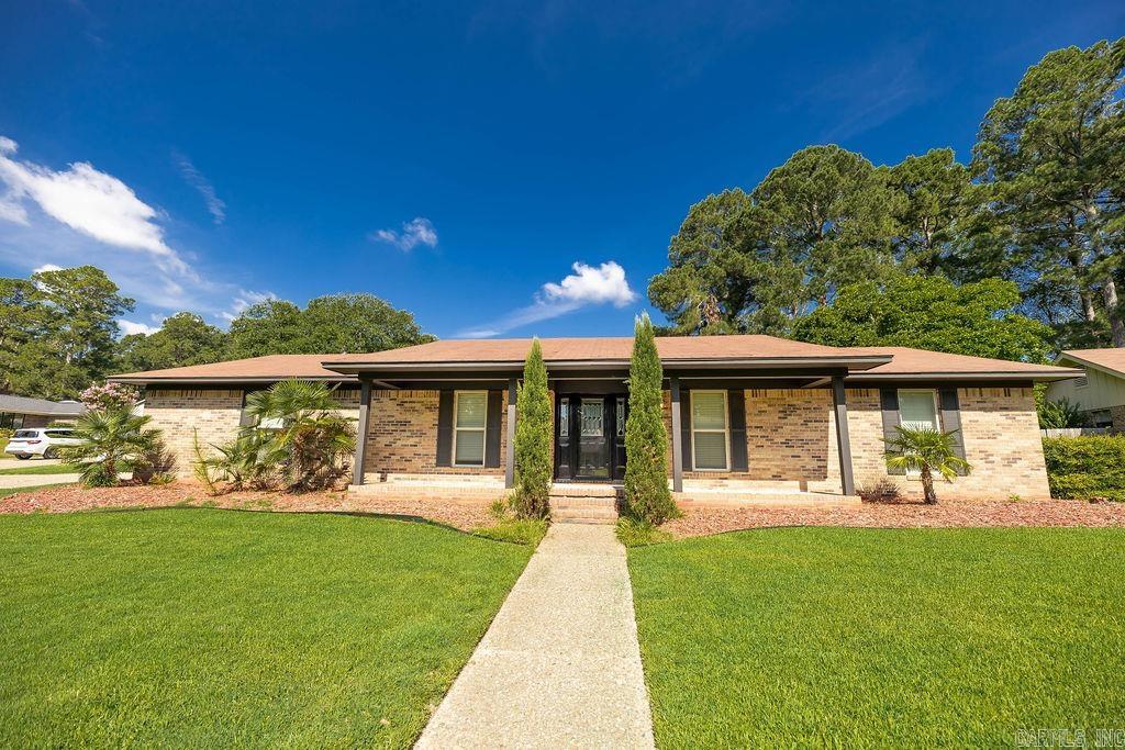 700 Woodview Dr