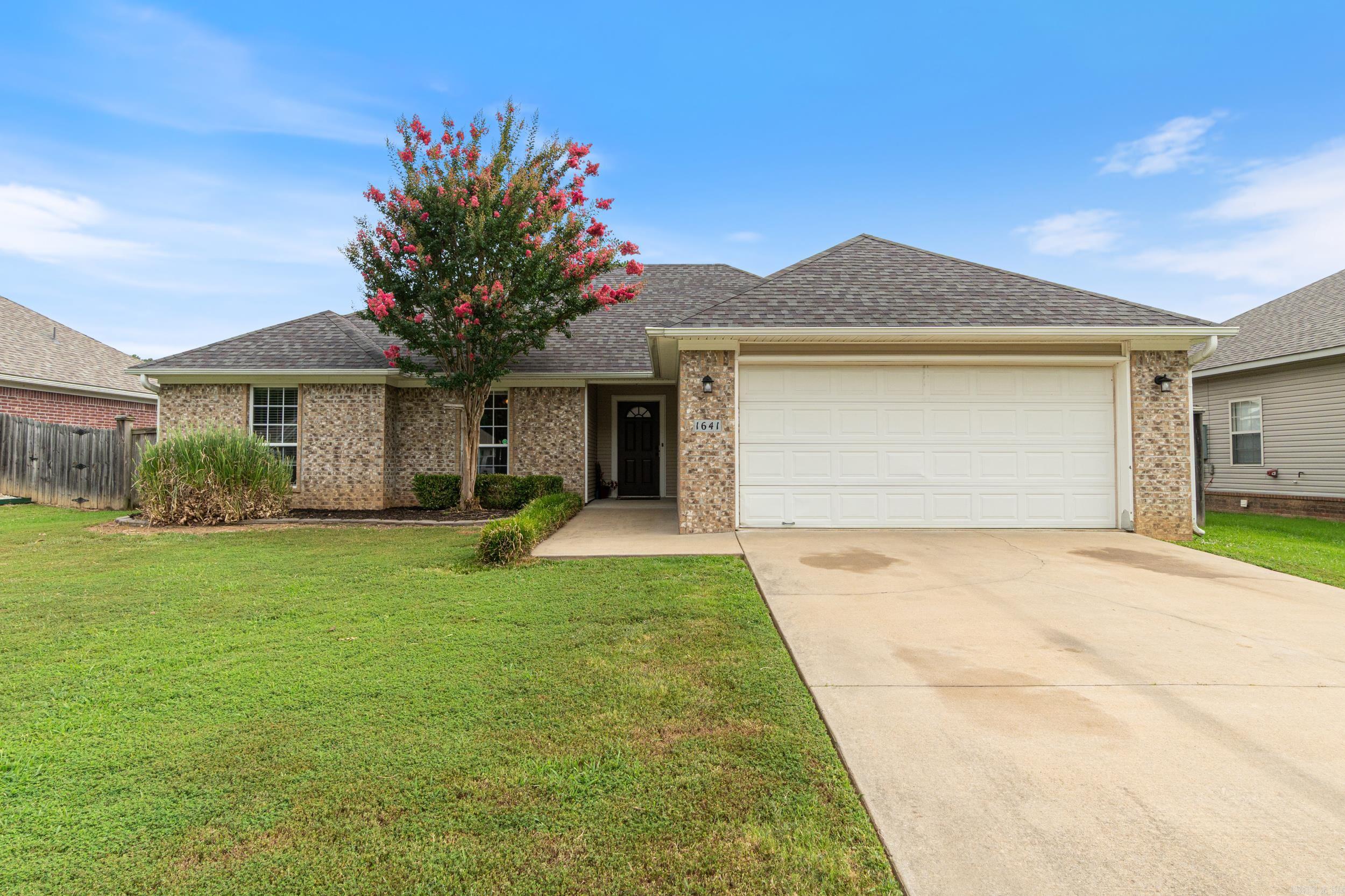 1641 White Oak Circle