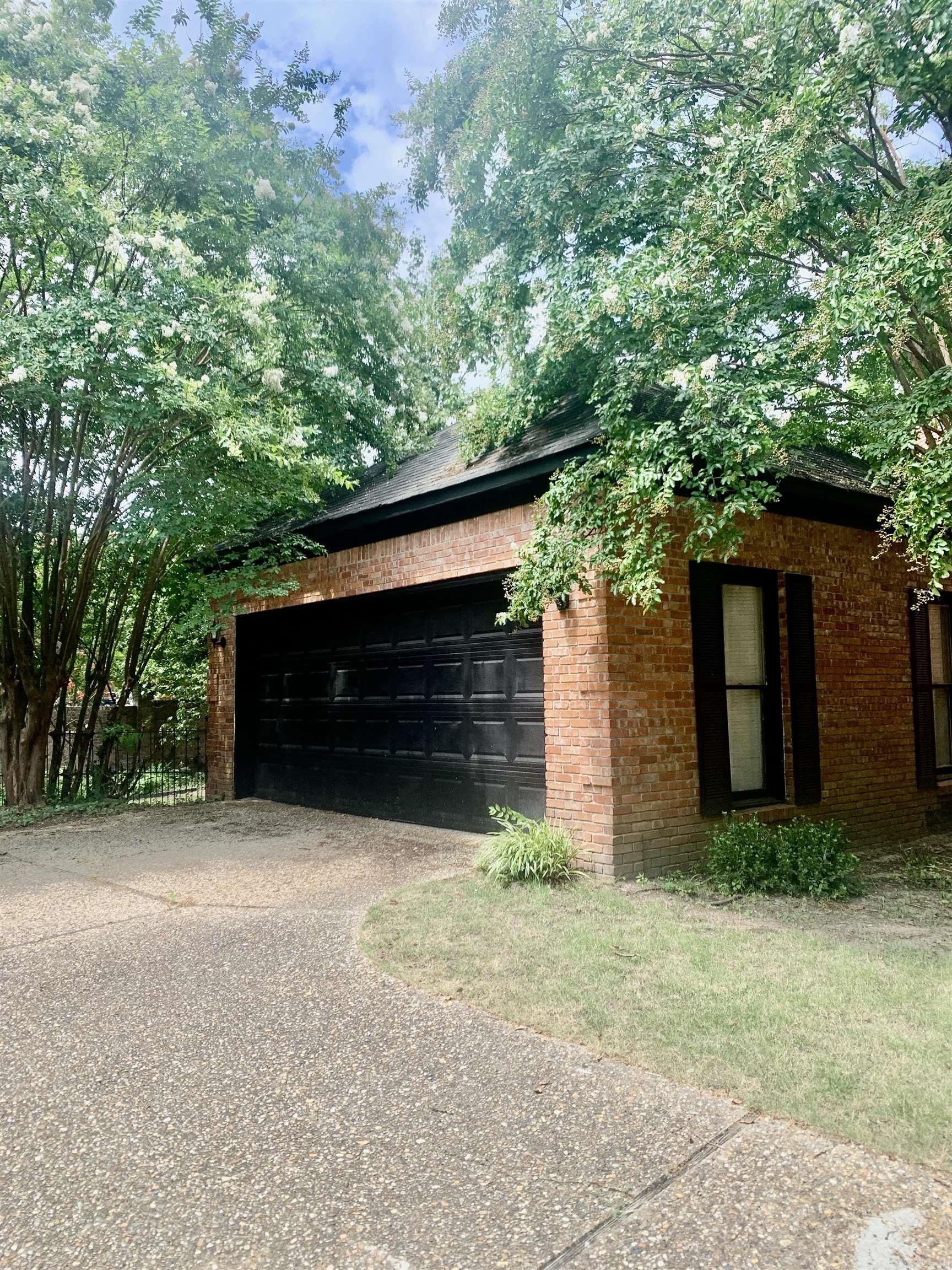 63 Valley Estate Court Little Rock, AR 72212
