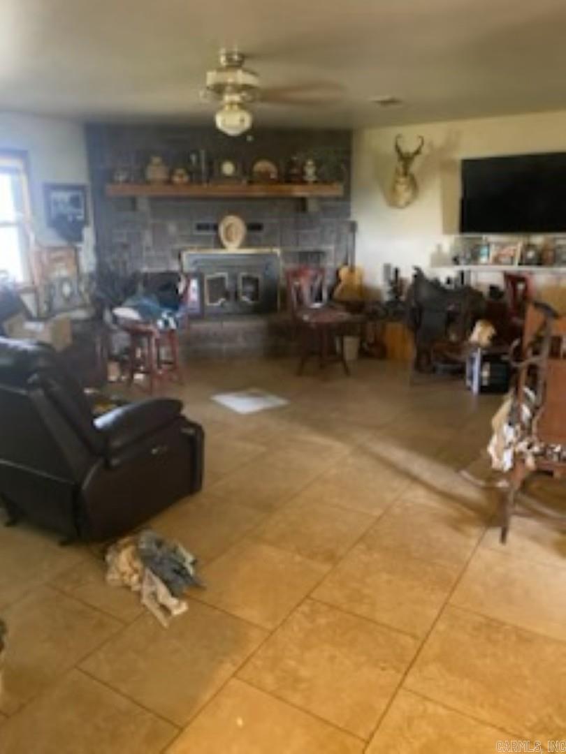 198 MEDCALF  Mena, AR