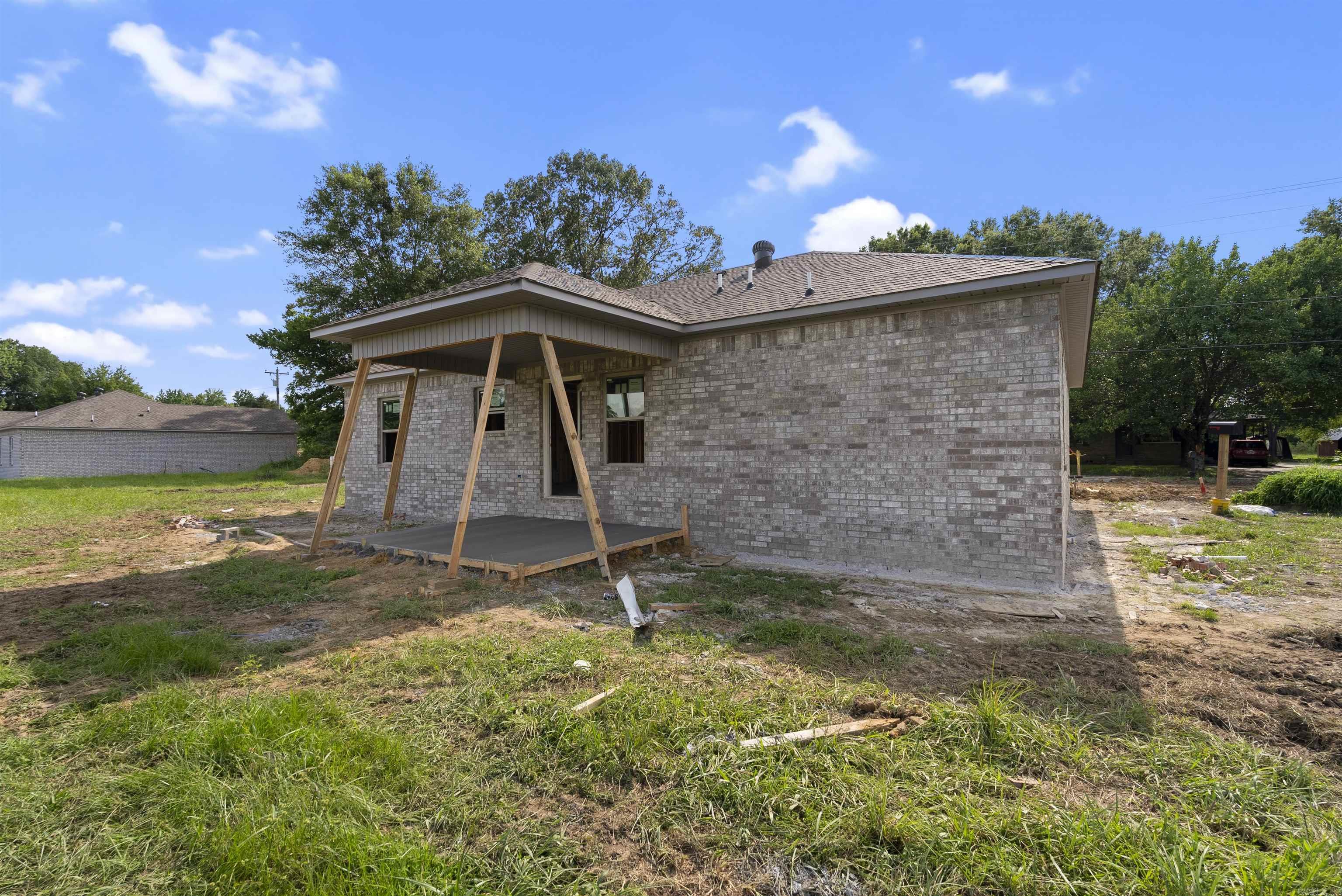 341 Markham St Ward, AR 72176