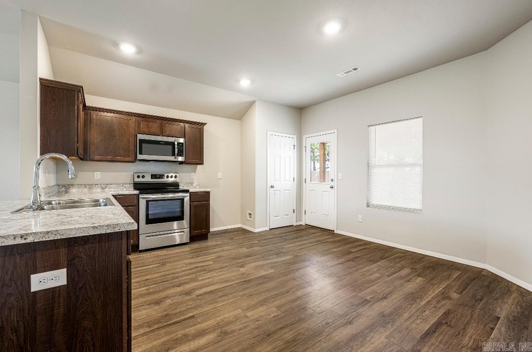 3705 S 1st  Rogers, AR